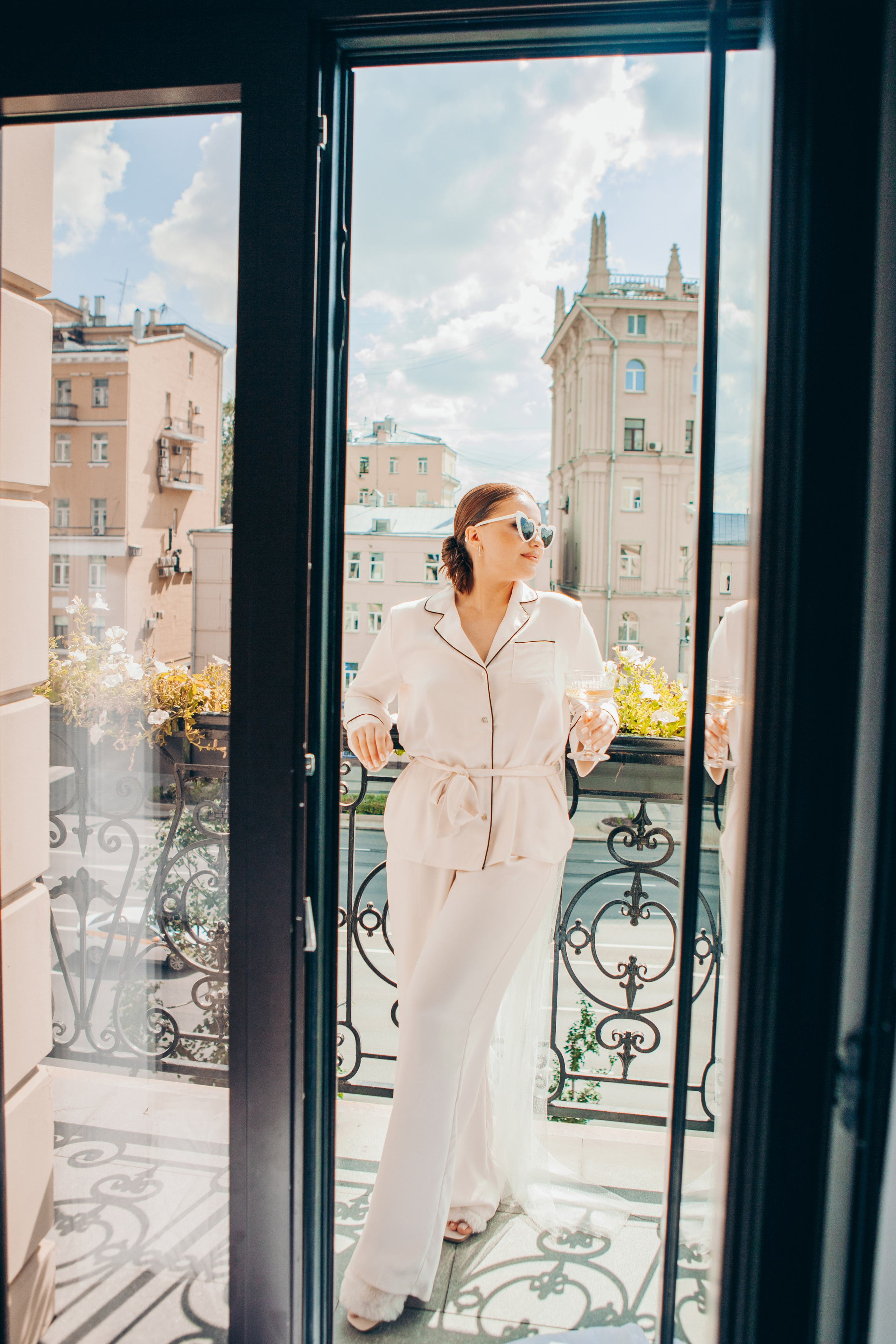 Свадебная фотосессия в отеле hartwell hotel и на патриарших прудах. Фотограф Ольга Ефремова