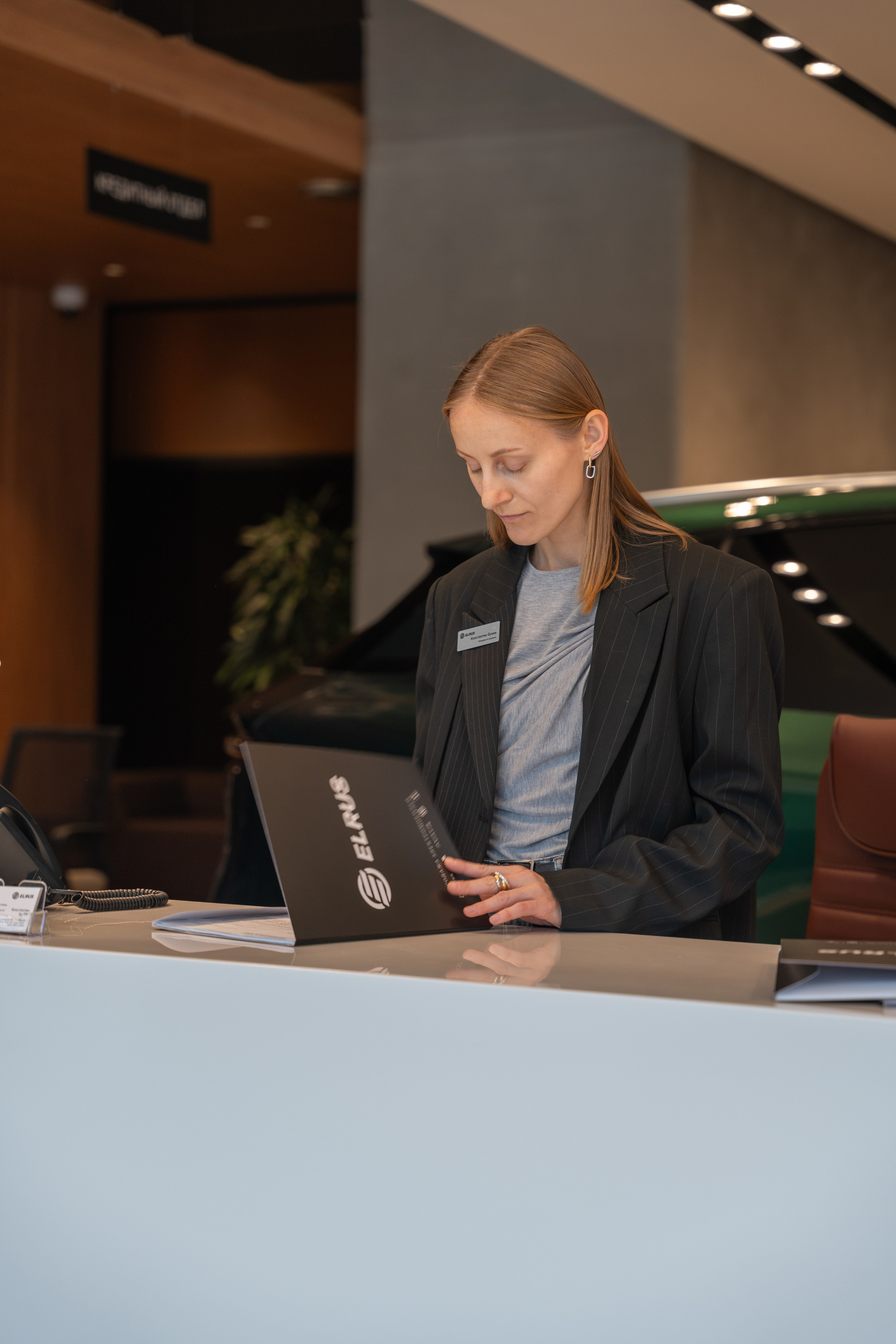 Интерьерная фотосъемка автосалона Elrus в Краснодаре. Zeekr, LiXiang Профессиональная фотосъемка интерьера премиум-автосалона в Краснодаре. Шедевры для Вас! Фотограф и Видеограф в Краснодаре Пахиев Руслан