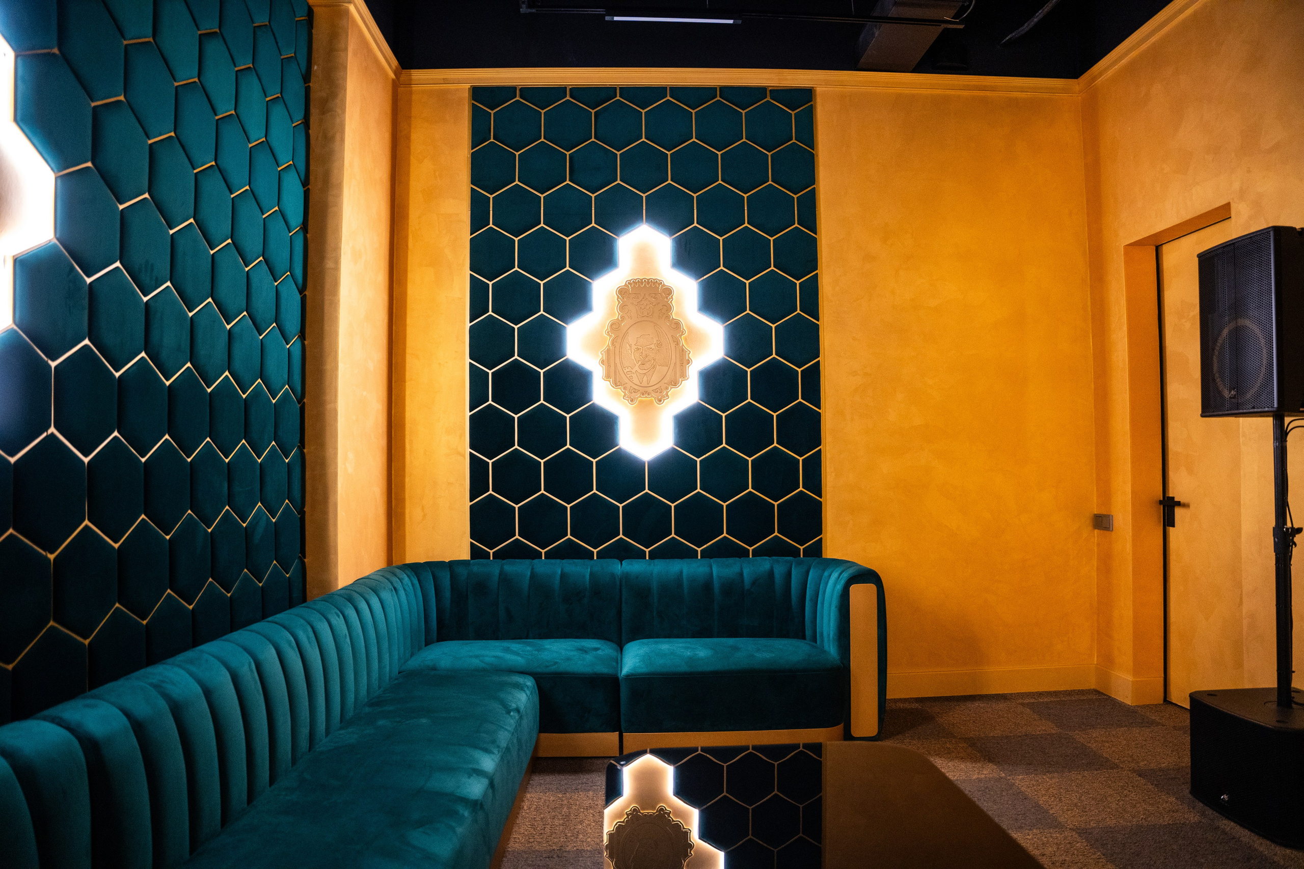 Фотосъемка интерьера стриптиз-клуба Hefner — элитный клуб Краснодара. Интерьерная фотосъемка клуба Hefner в Краснодаре — профессионально. Шедевры для Вас! Фотограф и Видеограф в Краснодаре Пахиев Руслан