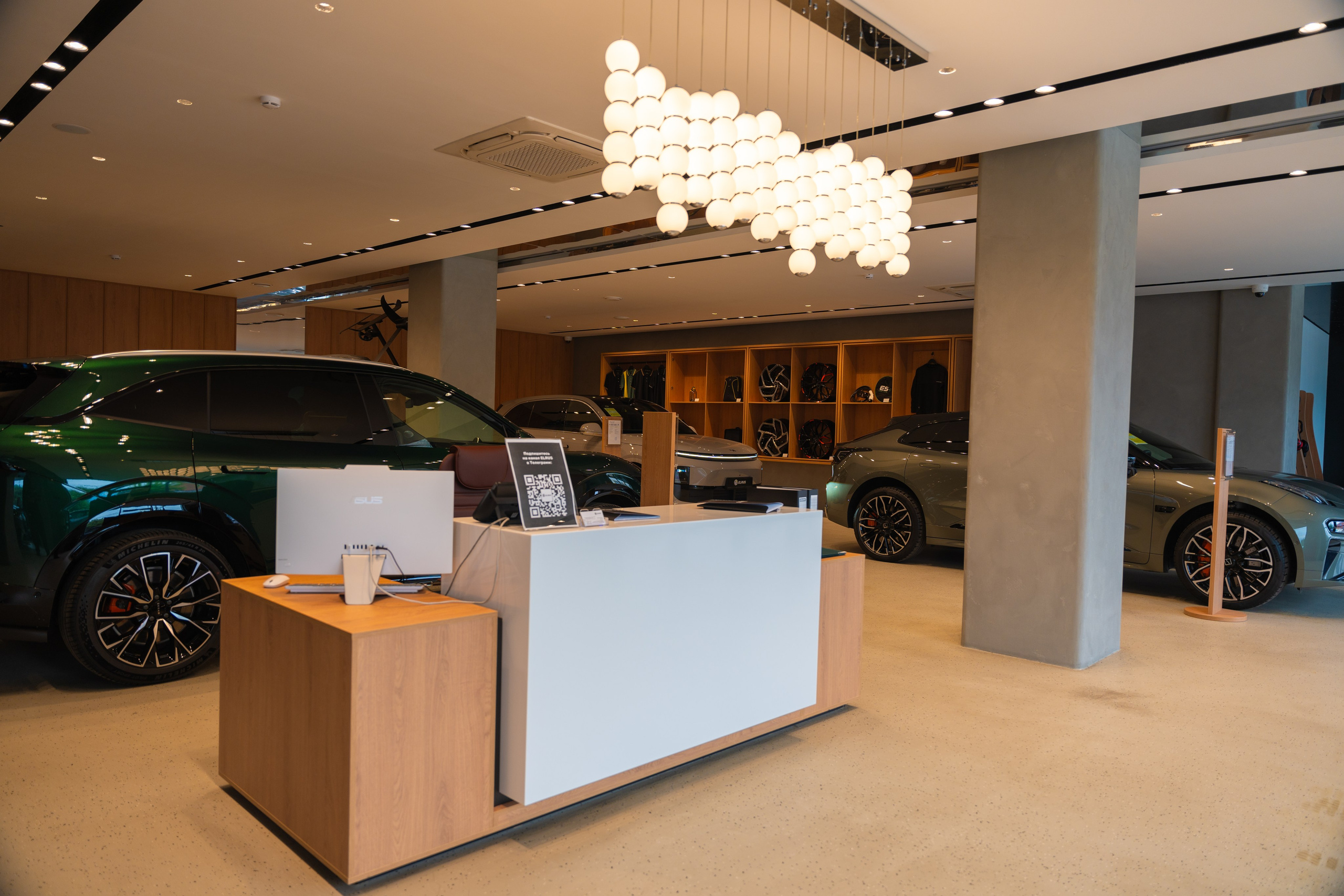 Интерьерная фотосъемка автосалона Elrus в Краснодаре. Zeekr, LiXiang Профессиональная фотосъемка интерьера премиум-автосалона в Краснодаре. Шедевры для Вас! Фотограф и Видеограф в Краснодаре Пахиев Руслан