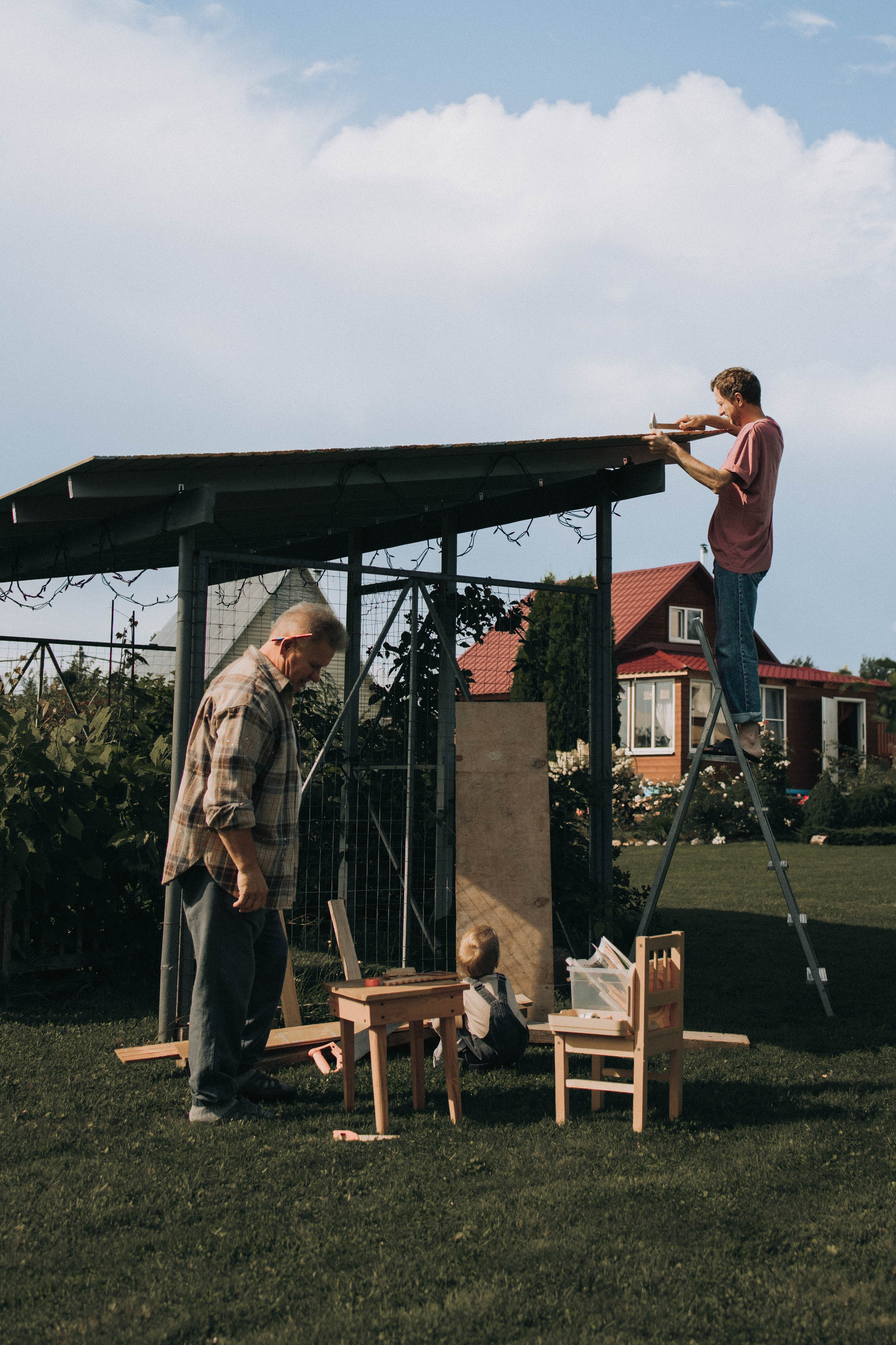 Стройка с дедом. Фотограф lifestylе в Москве Пшеничная Анастасия