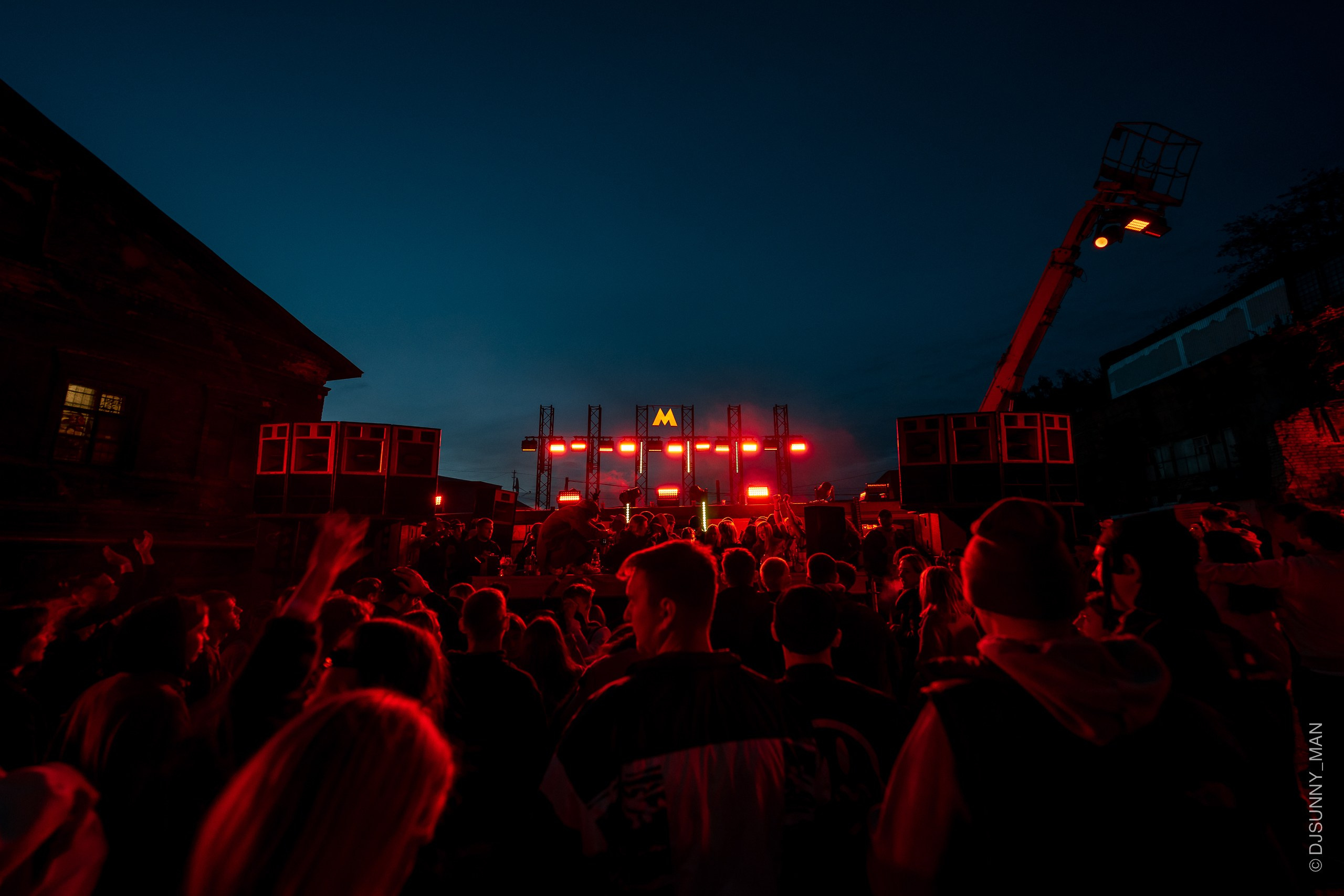 Metro Gorkovskaya. Sunnyman