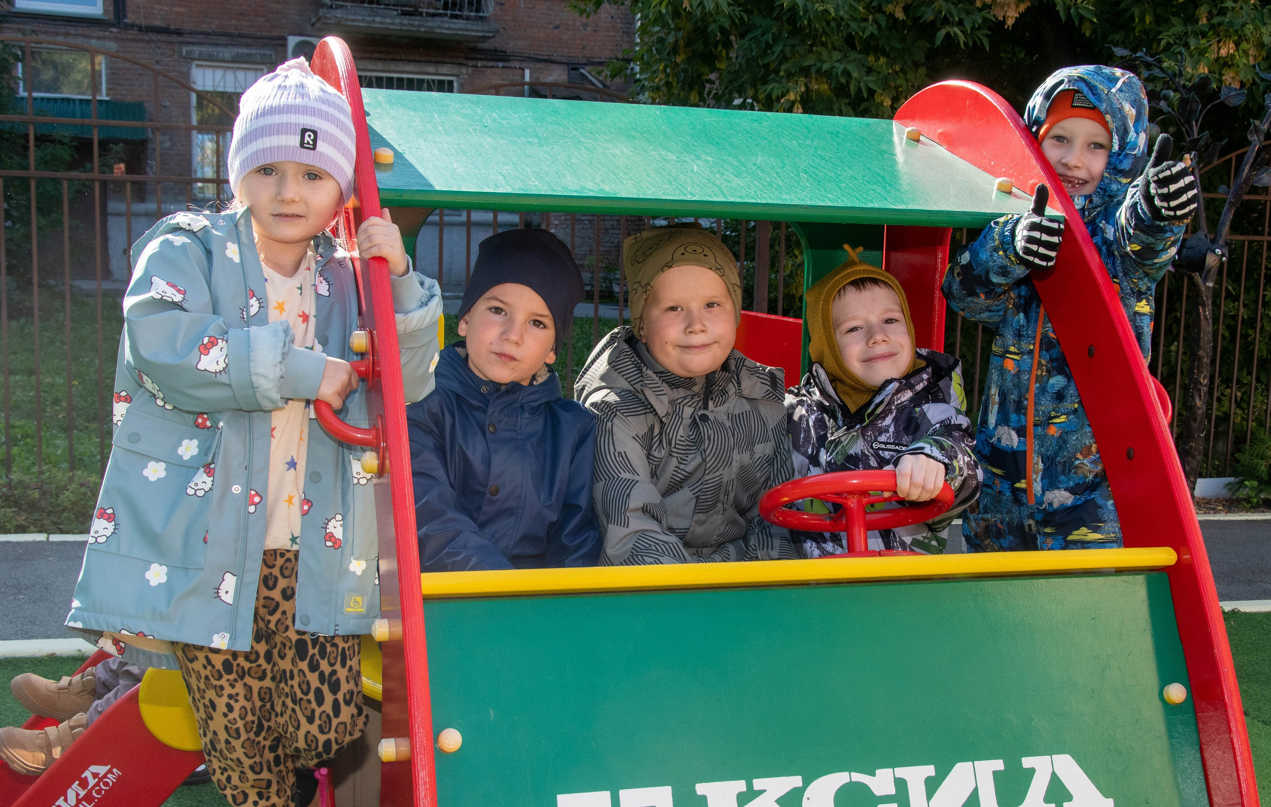 2023 г. День дошкольного работника и прогулка. Репортажный и детский фотограф в Новосибирске