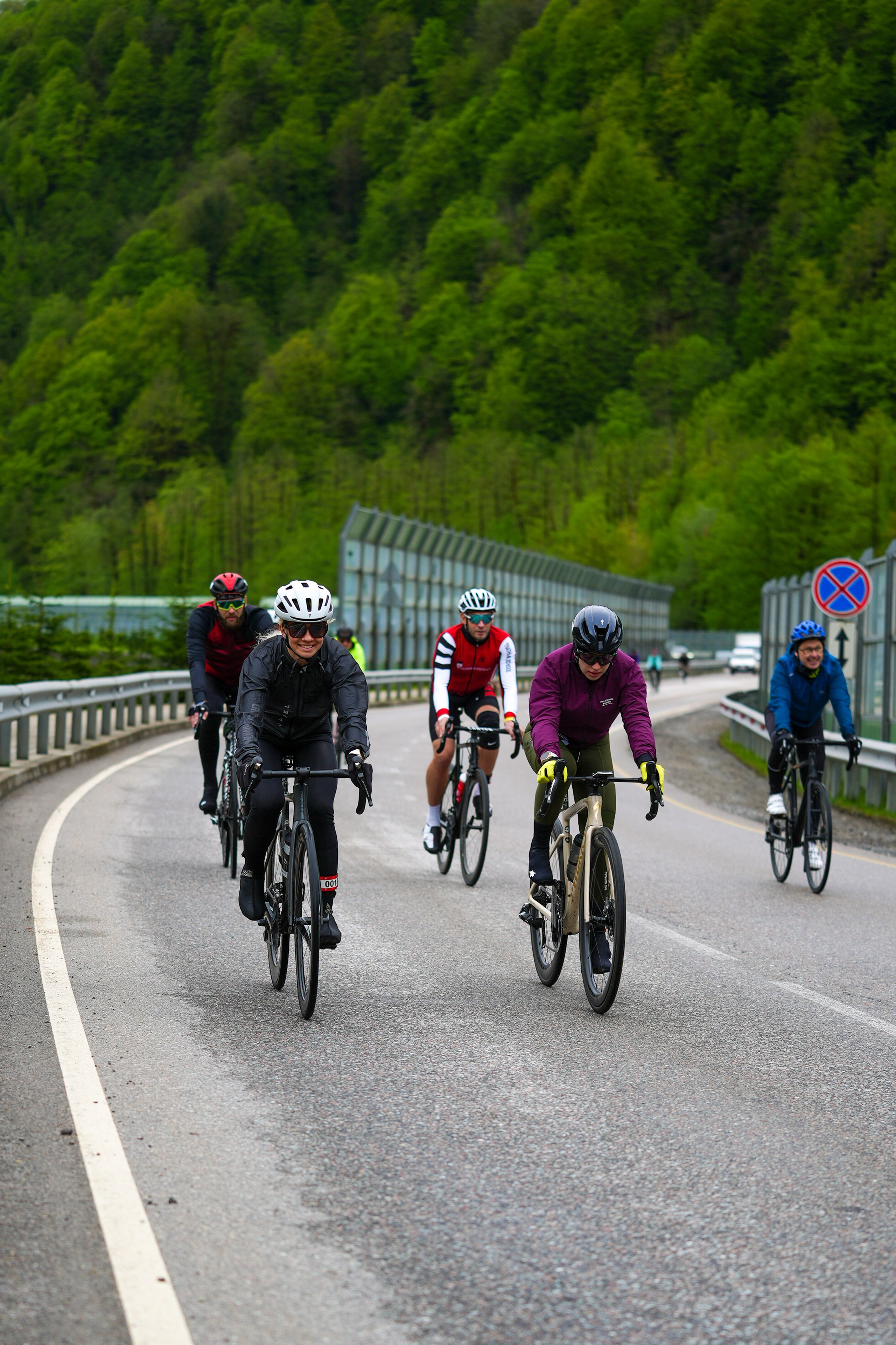 Велогонка «Три горы» на курортах горного кластера Красная Поляна. Репортажный фотограф в Красной Поляне и Сочи Павлюченко Екатерина