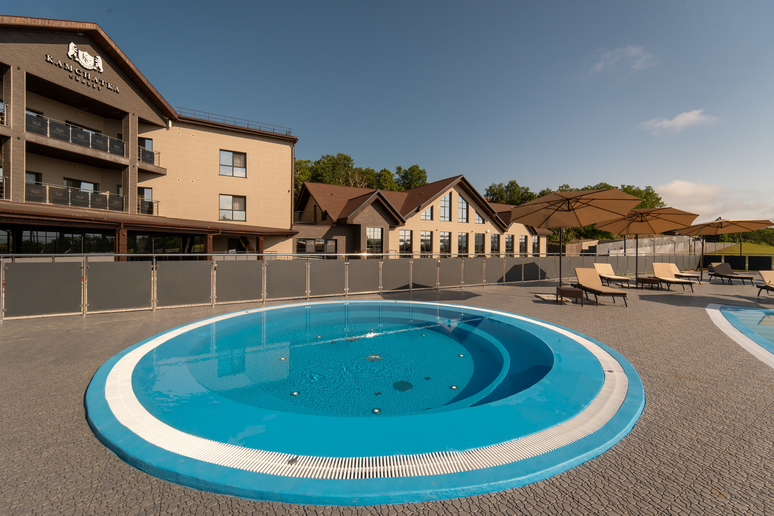 Экстерьер Kamchatka Chalet. Репортажный фотограф в Красной Поляне и Сочи Павлюченко Екатерина