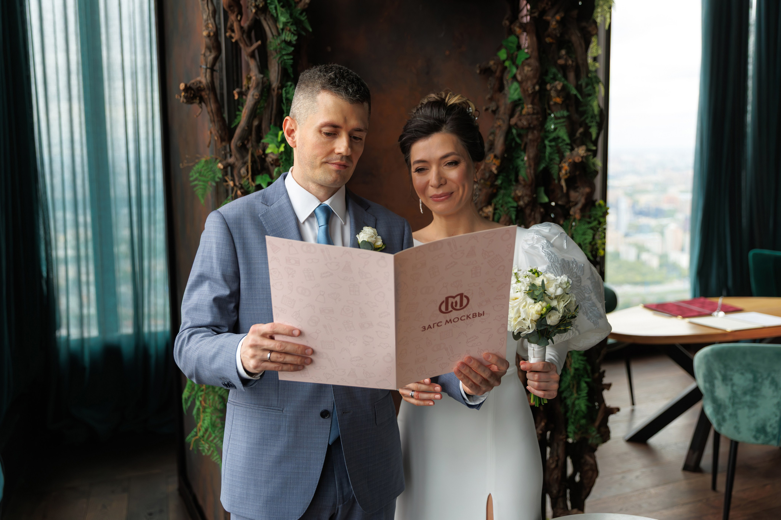 Свадебная фотосессия в библиотеке читальне им Пушкина. Свадебный фотограф Москва и МО Сергей Киржаев