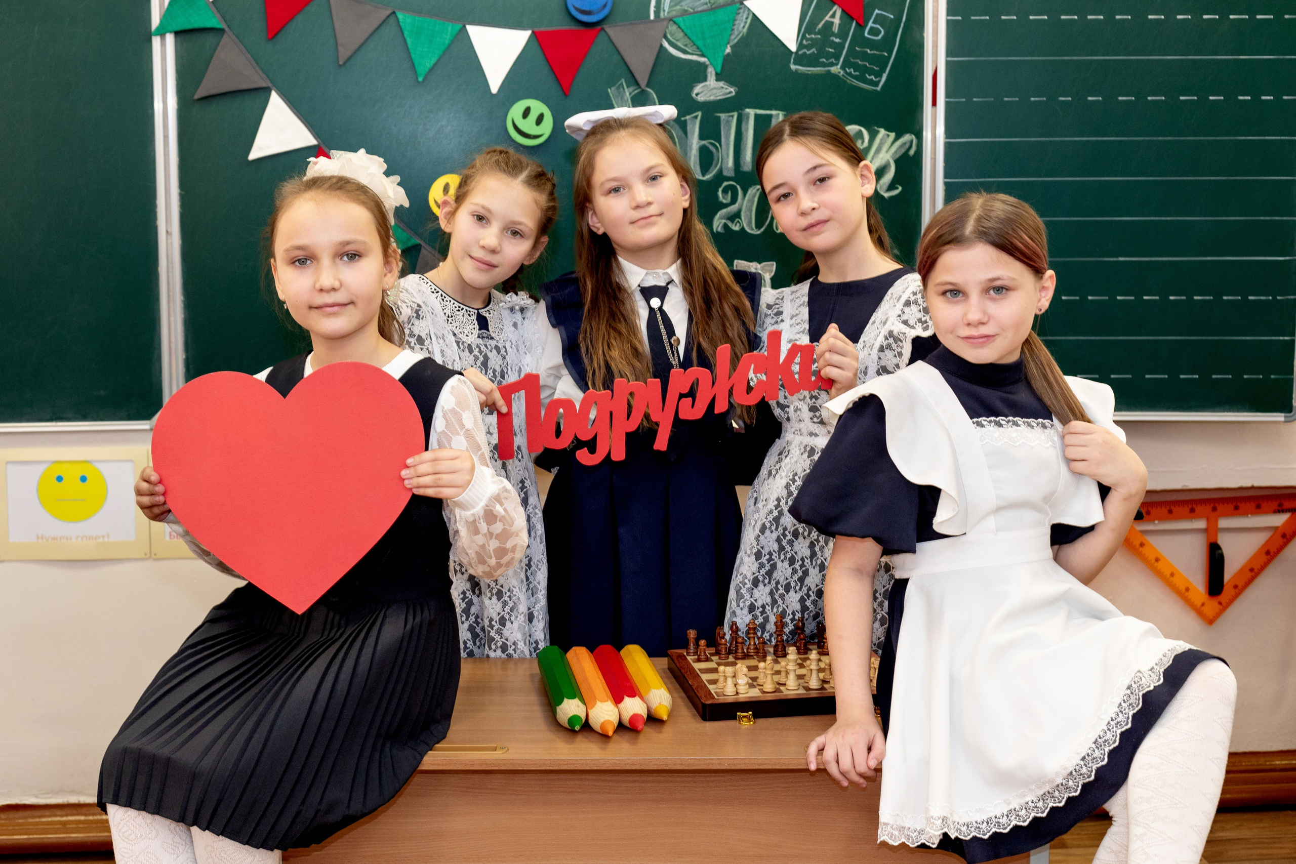 выпускные альбомы Чита, начальная школа Чита, выпускной альбом Чита, фотограф Чита, школьный фотограф Чита, выпускной Чита, 4 класс выпускной, школьный портрет, школьная фотосессия, выпускной альбом для 11 класса, выпускной альбом для 9 класса, выпускной альбом для 4 класса, выпускной альбом для детского сада, новогодняя фотосессия