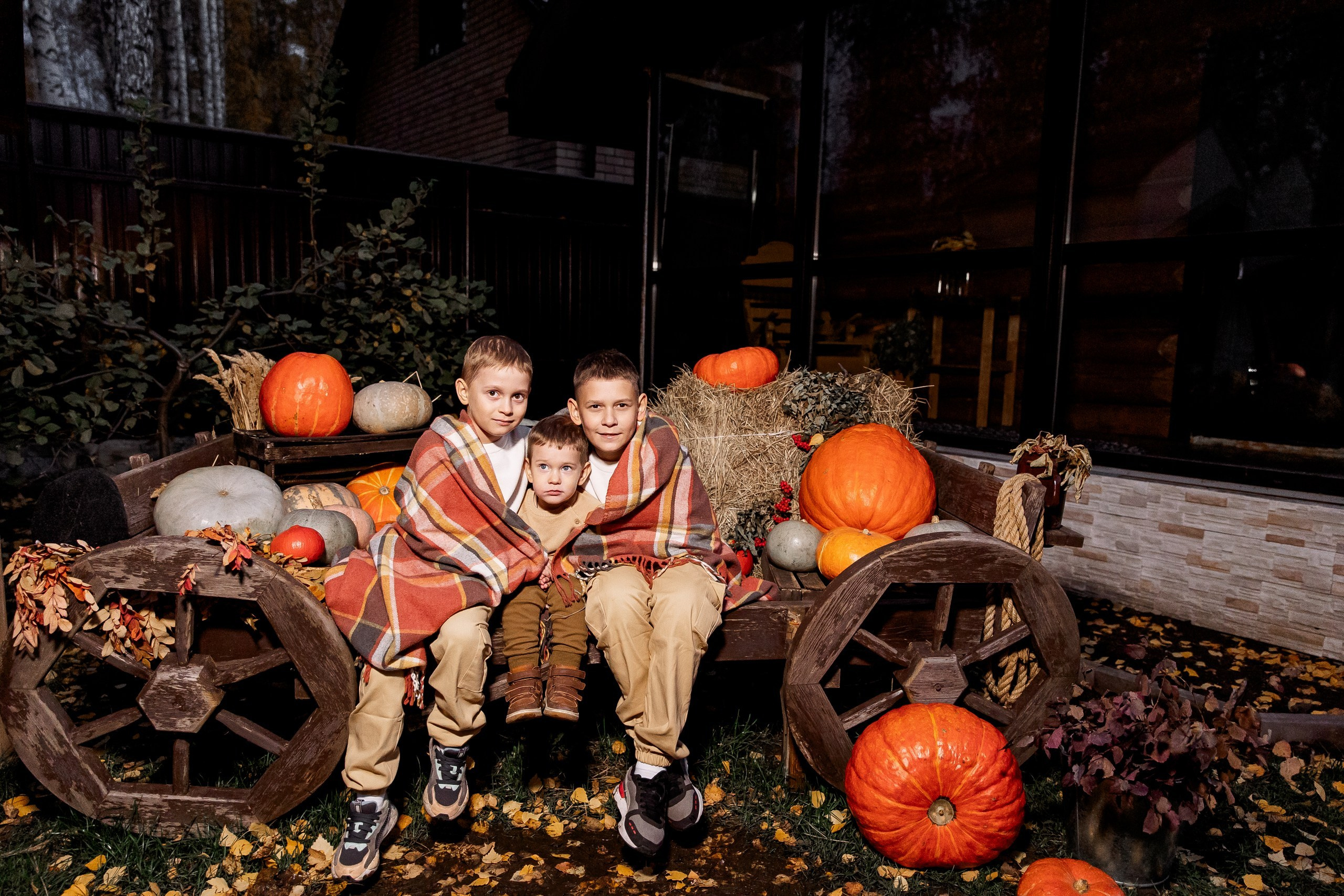Эдуард и Дарья с сыновьями. Свадебный и семейный фотограф в Челябинске Юлия Ишимова