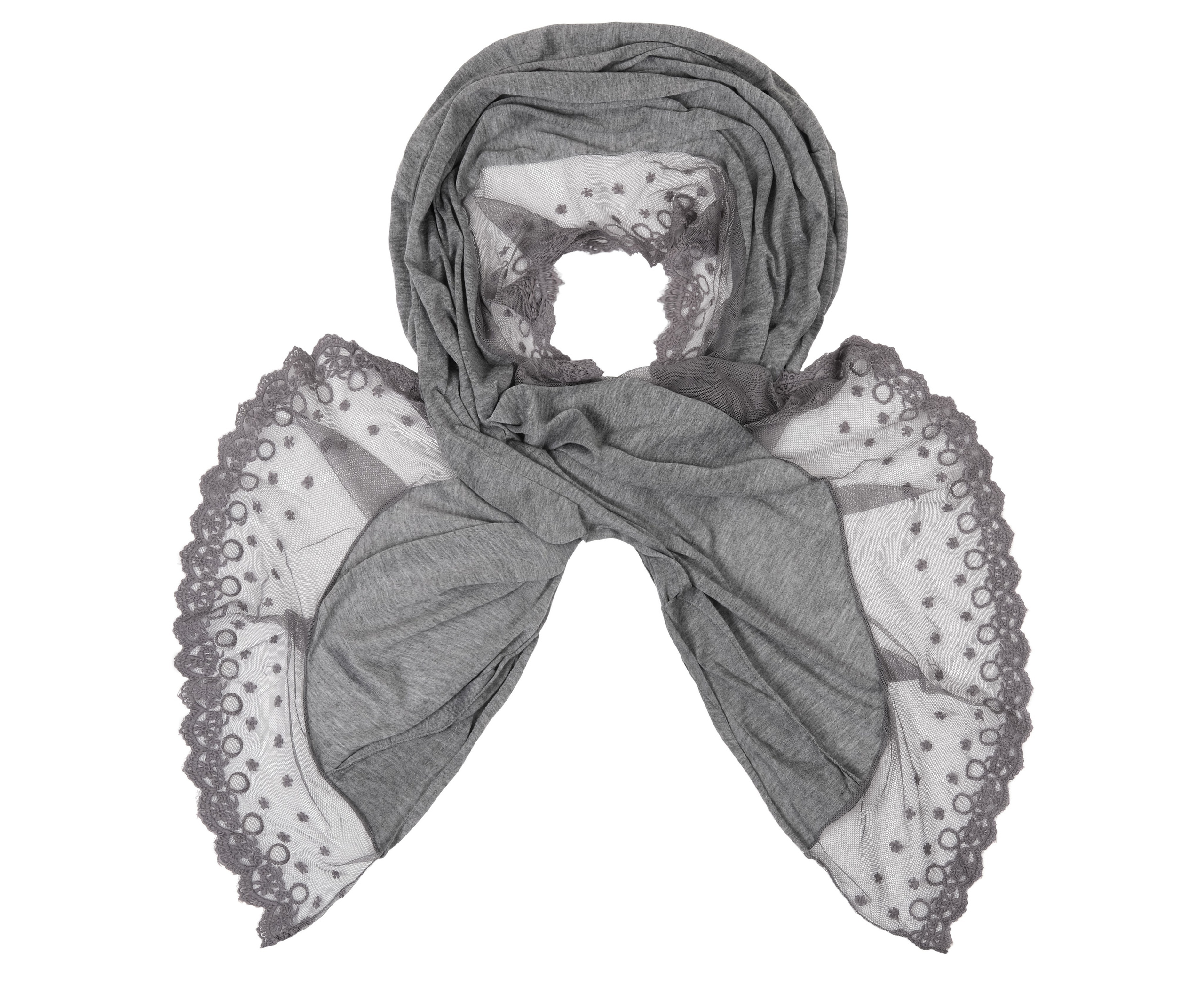 Серый палантин с кружевом на белом фоне.