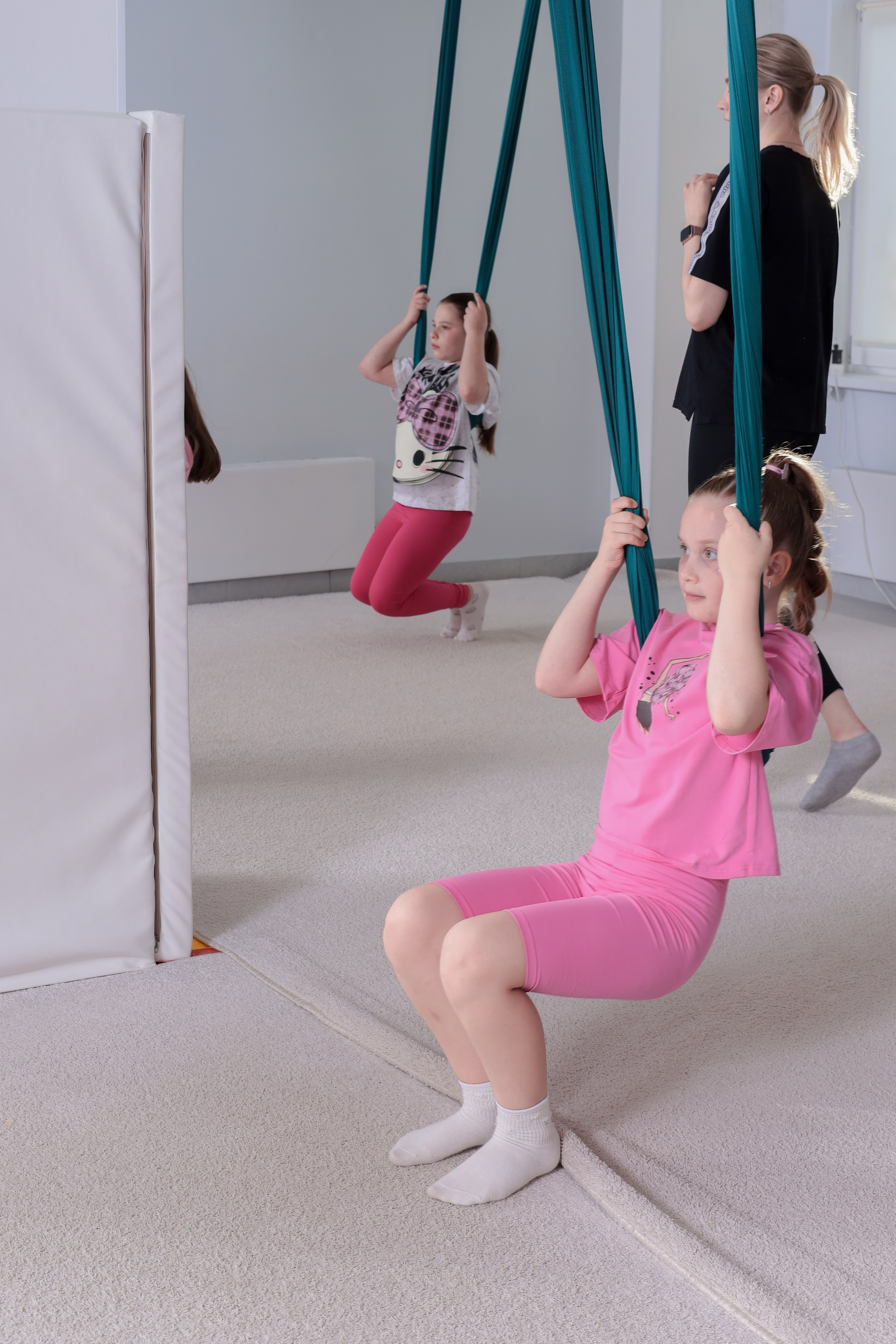 Детская аэройога. Фотограф Надршина Лилия