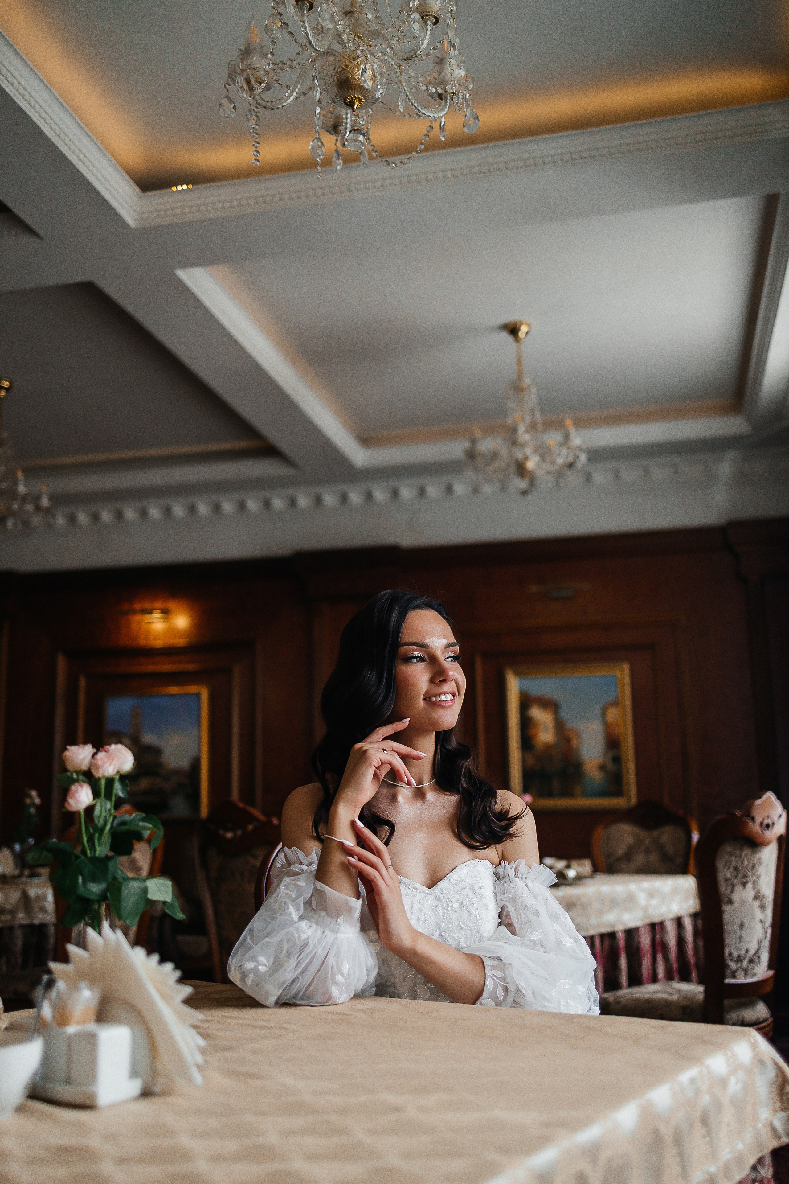 Волшебное утро невесты в номере отеля. Олег Сверчков | Свадебный фотограф Вологда