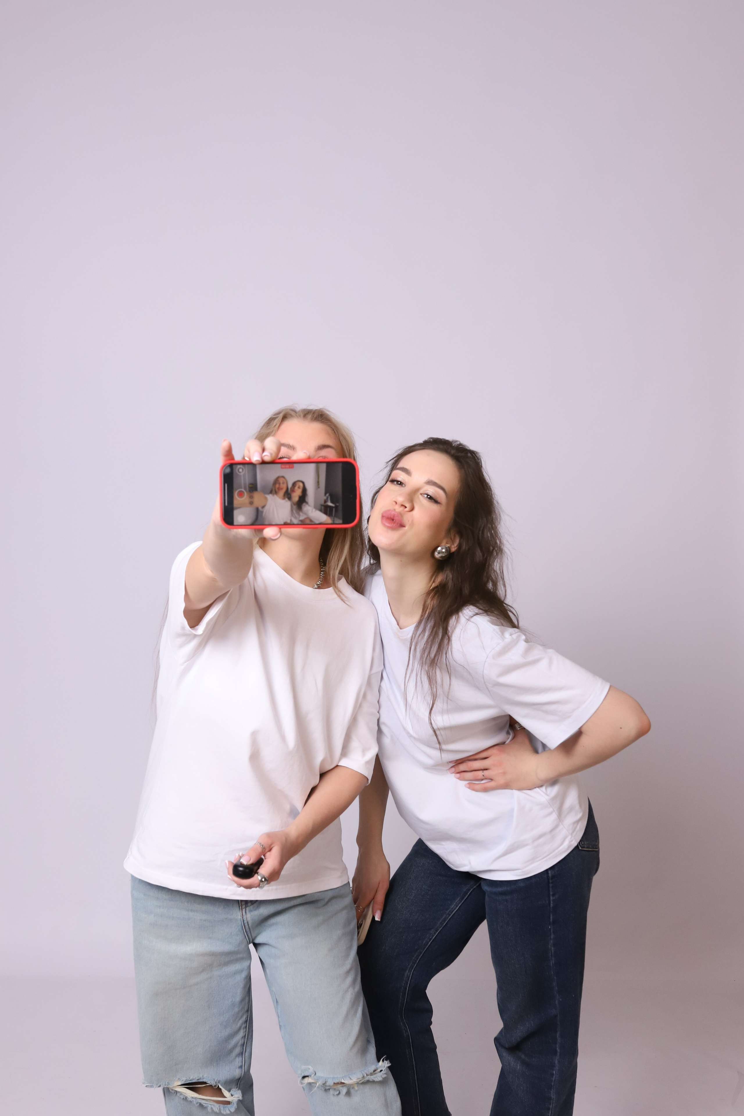 Друзья. Фотостудия без фотографа в Санкт-Петербурге (Сделай свой автопортрет)