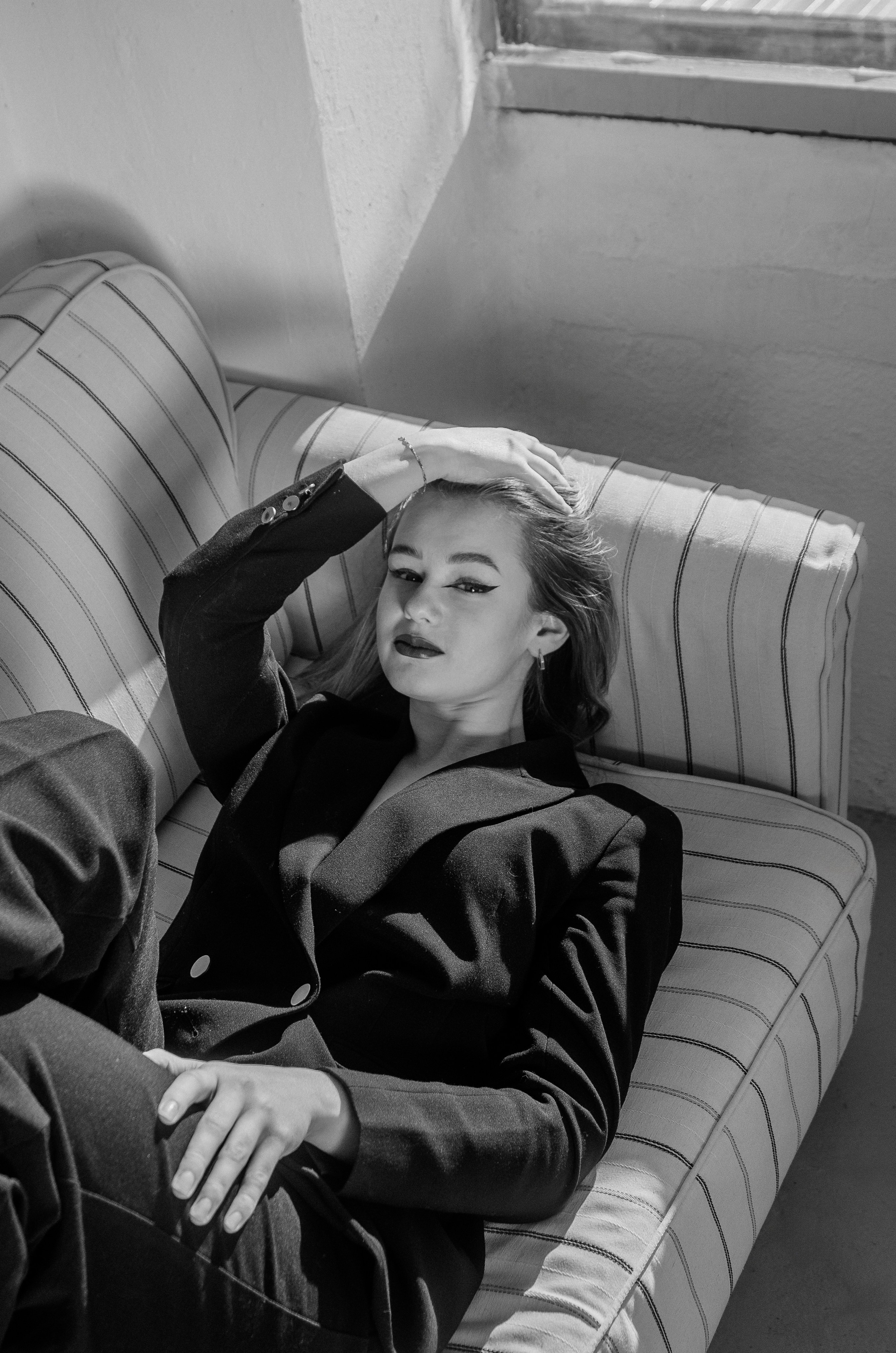 Женская фотосессия в стиле минимализм. Денисова Аля — фотограф для парных съемок и индивидуальных историй в Барнауле