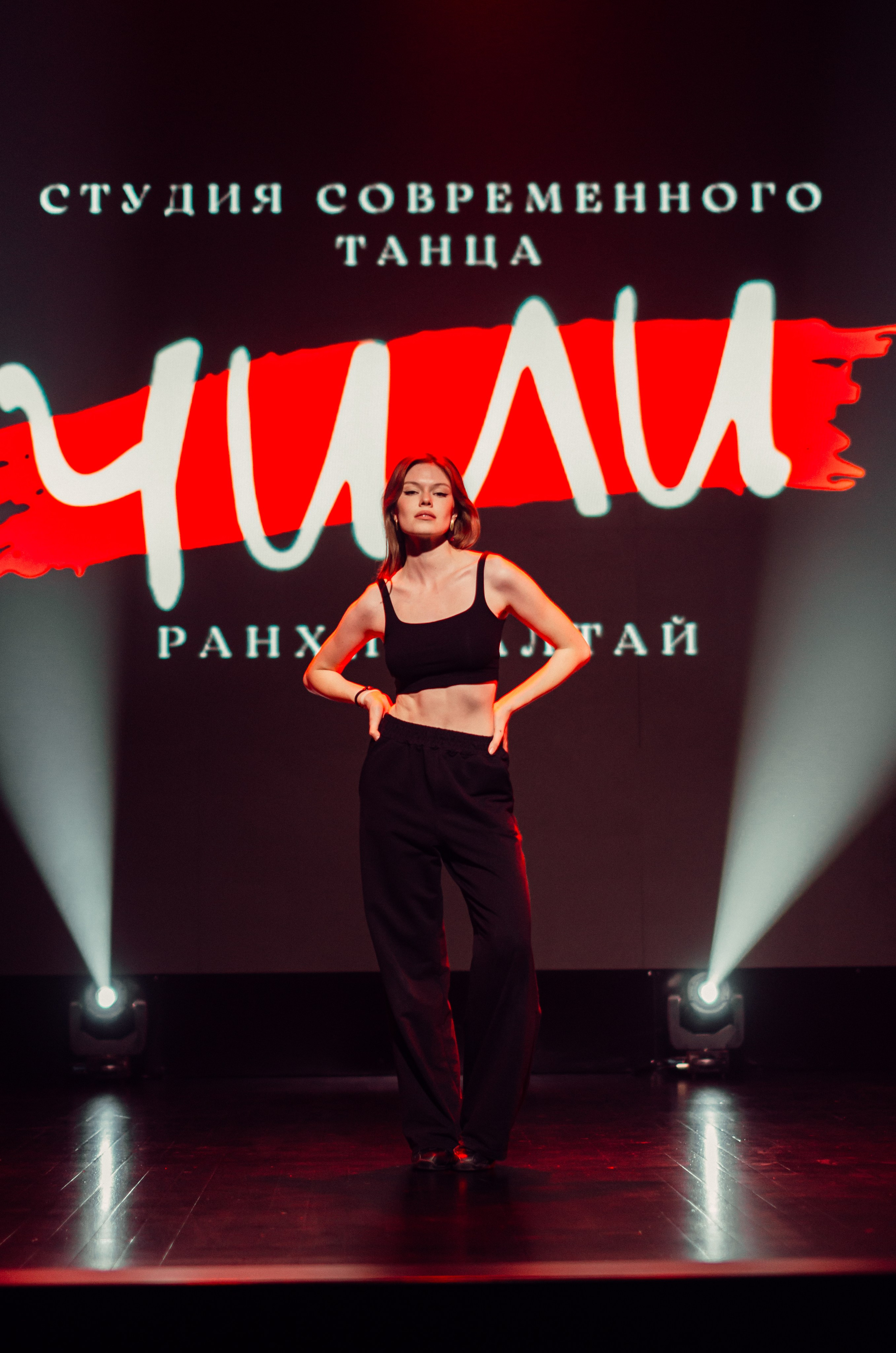 Групповая фотосъемка танцевального коллектива. Денисова Аля — фотограф для парных съемок и индивидуальных историй в Барнауле