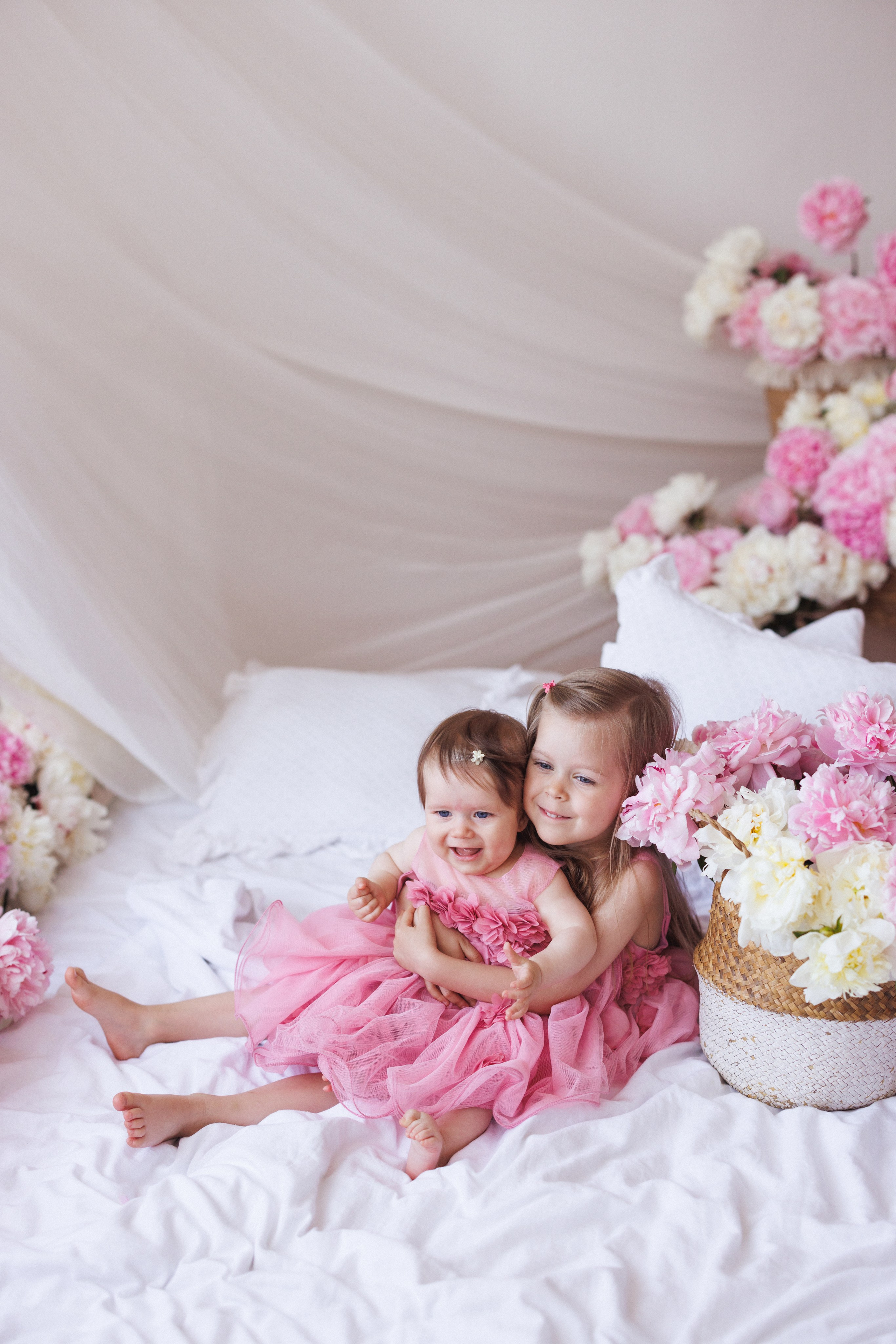 Фотосессия с живыми Пионами в фотостудии «Space JOBS». Семейный и детский фотограф в Краснодаре Анна Трашкова