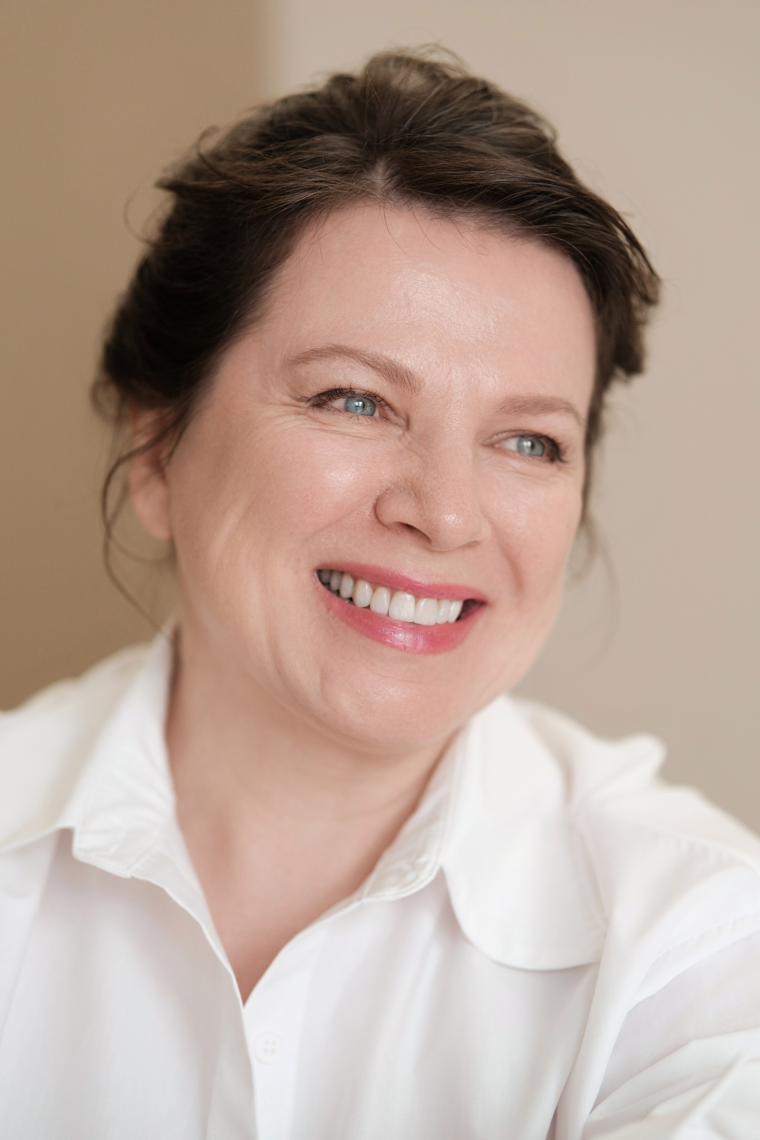 голивудская улыбка женщины в Краснодаре