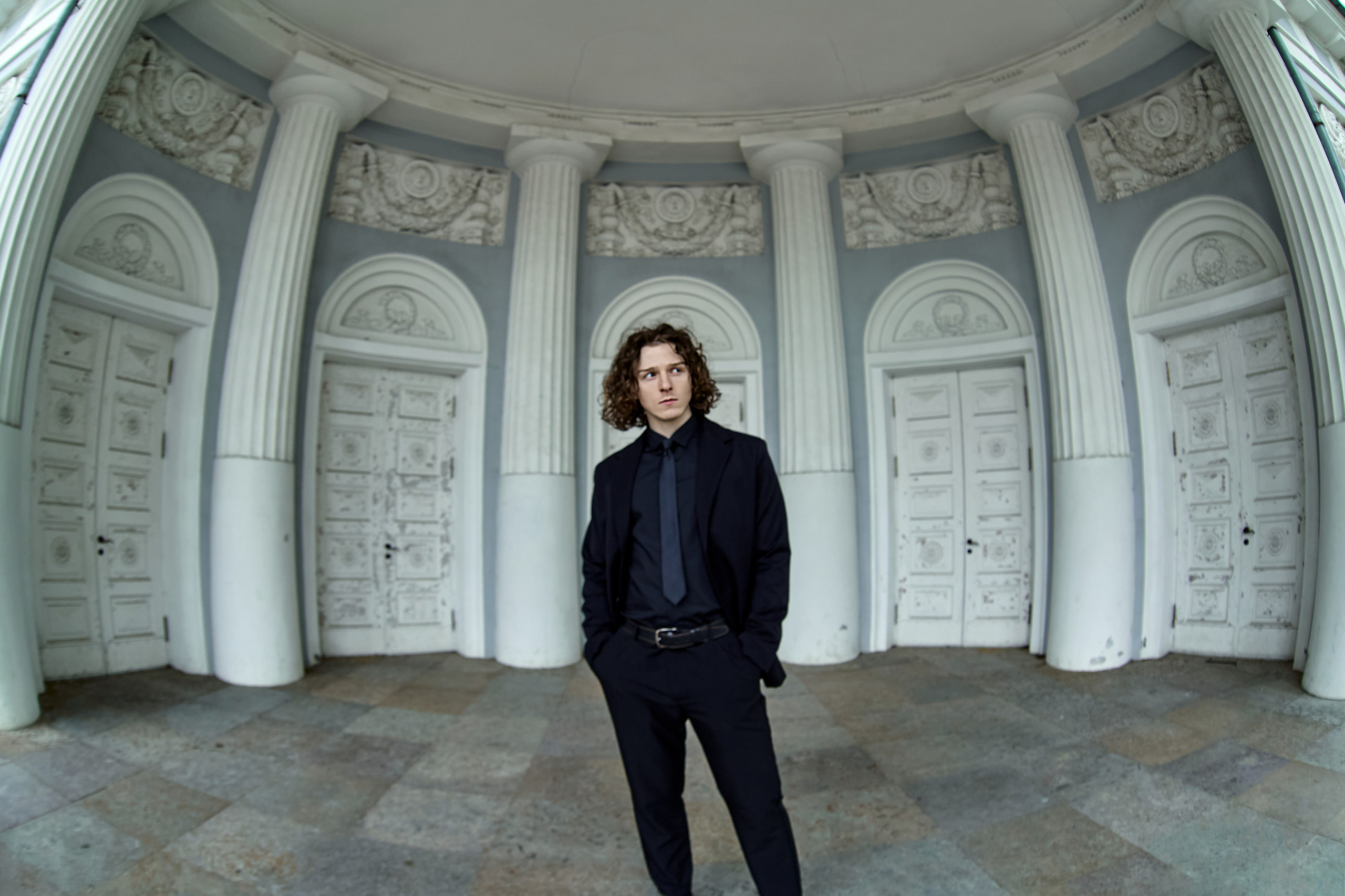 Мужской портрет возле Елагина дворца