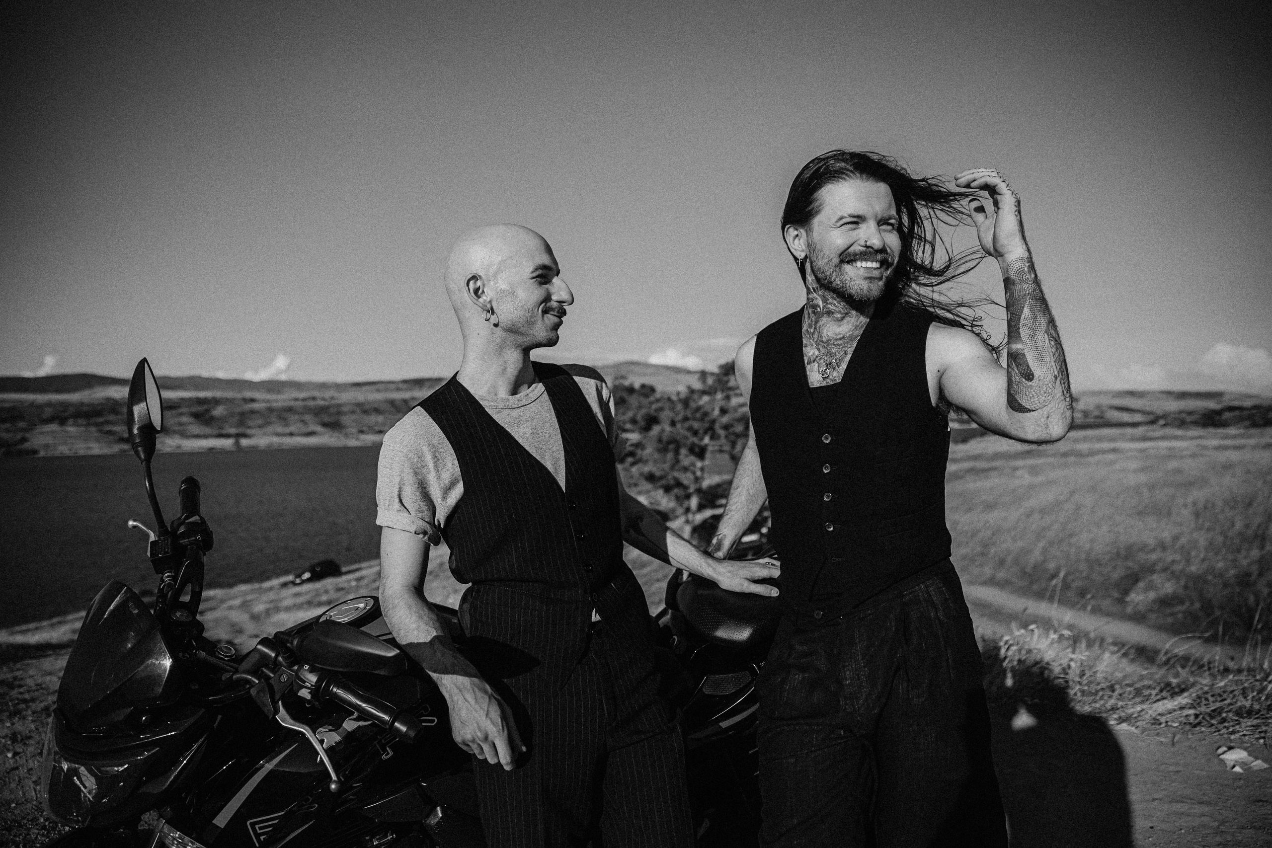 Парная сфотосессия в Грузии Тбилиси два парня нетрадиционная. Свадебный фотограф Грузия Тбилиси