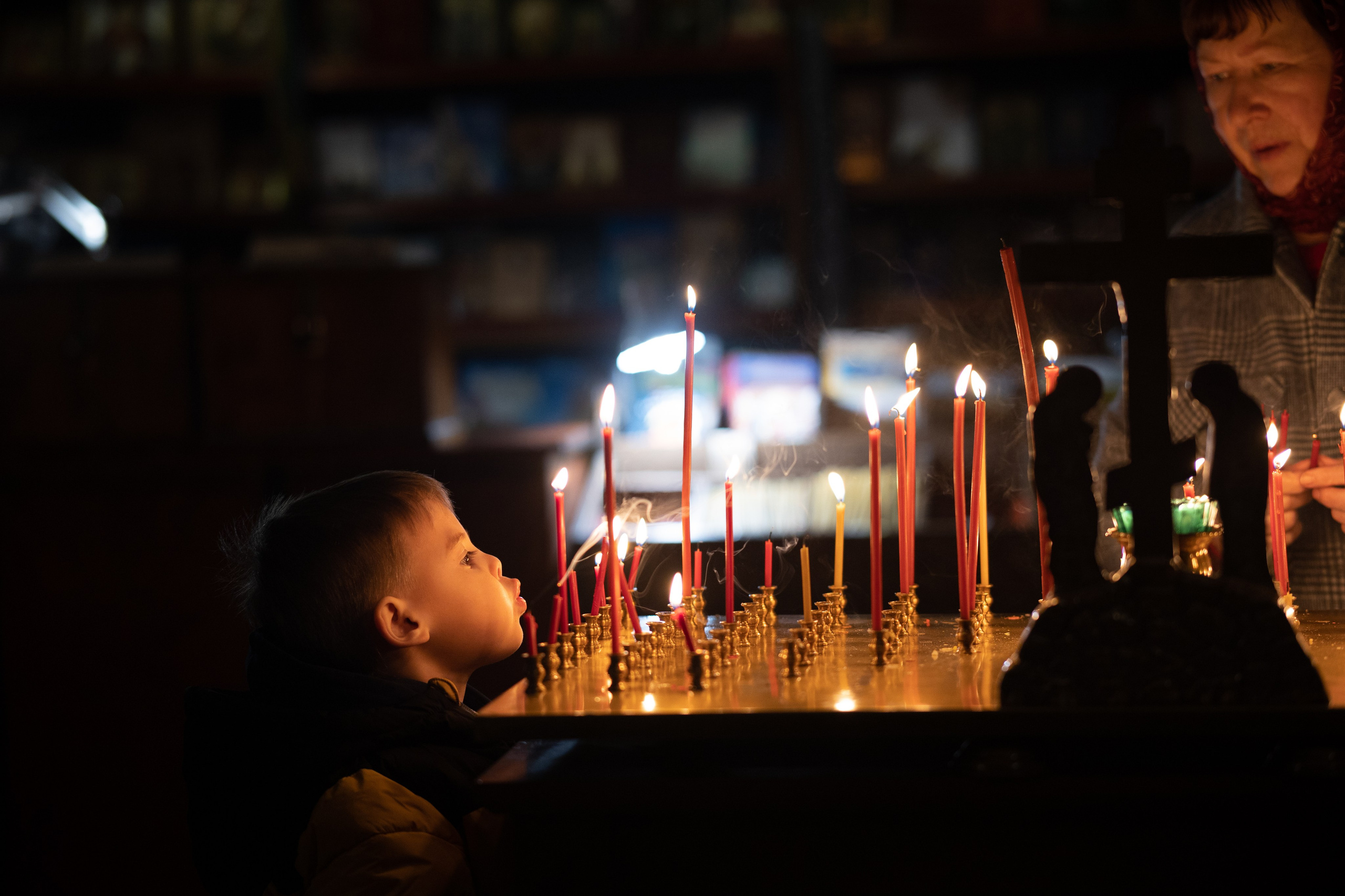 Фотосъемка в храме. Пасха 2023 г. город Таруса. Репортажный фотограф, Москва, Закат