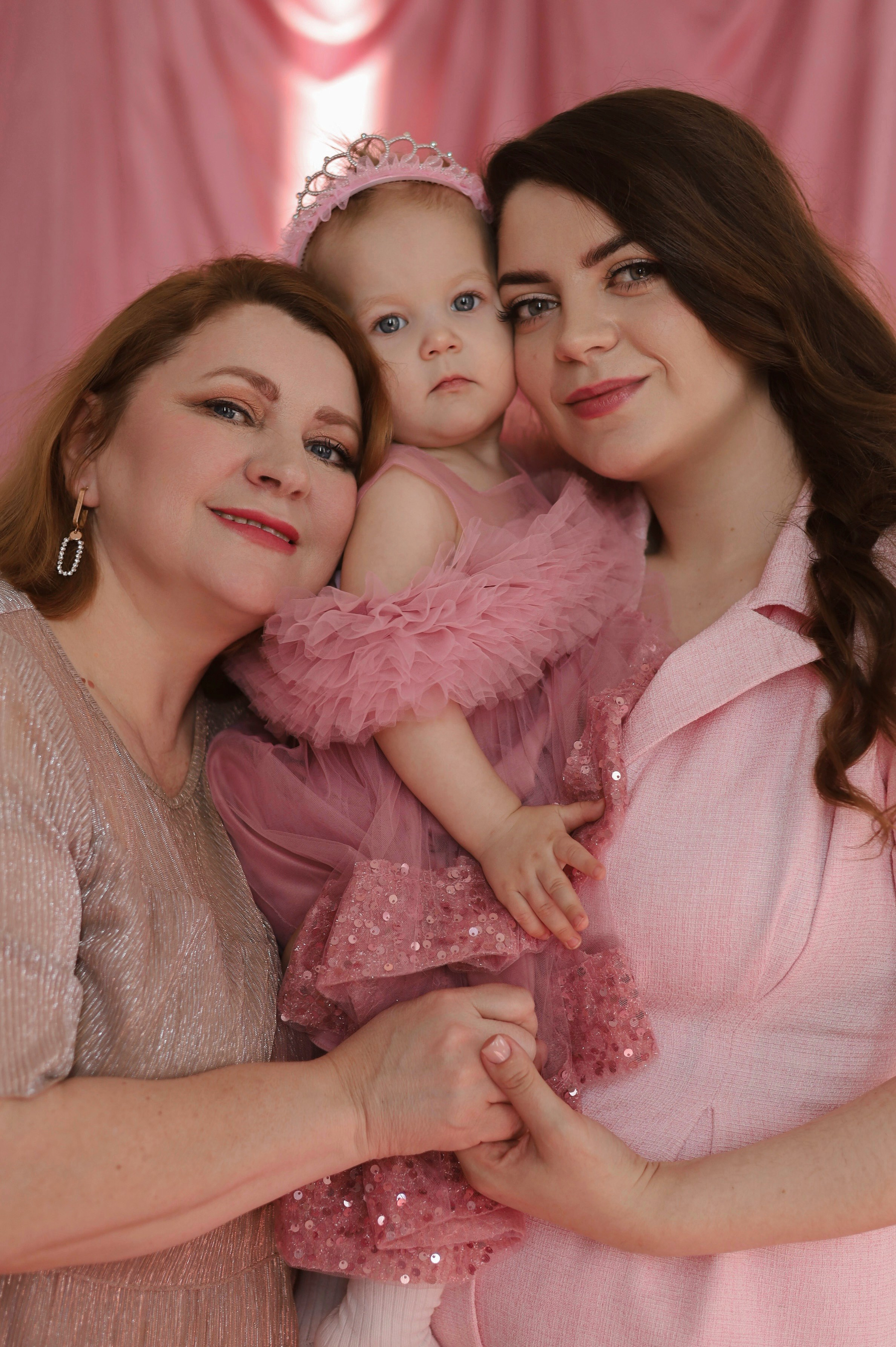 Студийные семейные фотосессии. Семейный, свадебный и индивидуальный фотограф в Новосибирске