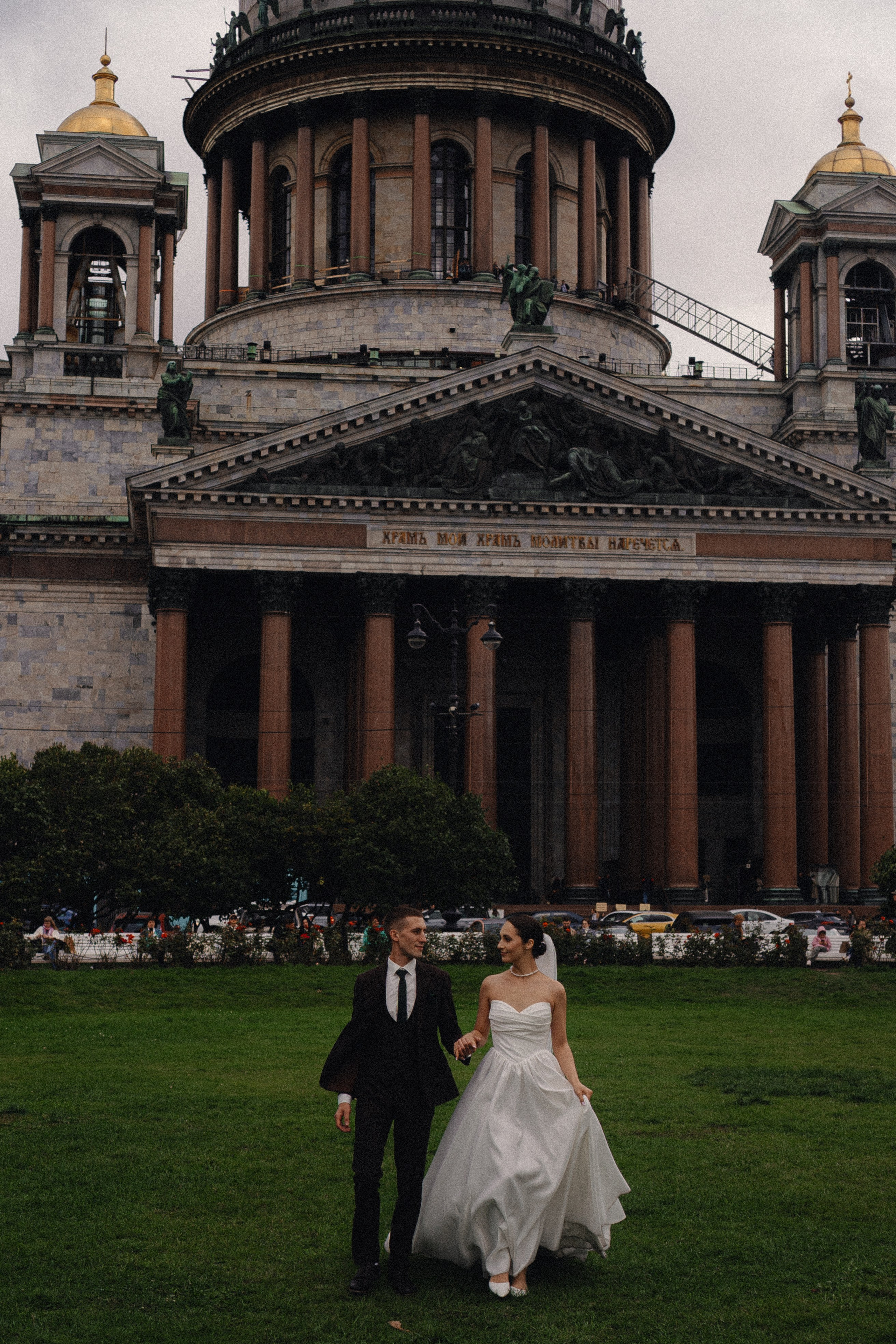 СВАДЕБНАЯ ПРОГУЛКА В САНТК-ПЕТЕРБУРГЕ (ИСАКИЕВСКИЙ СОБОР, ЗИМНЯЯ КАНАВКА, ЭРМИТАЖ И БОЛЬШАЯ МОРСКАЯ УЛИЦА). Профессиональный фотограф, Санкт-Петербург — Виктория Богомолова