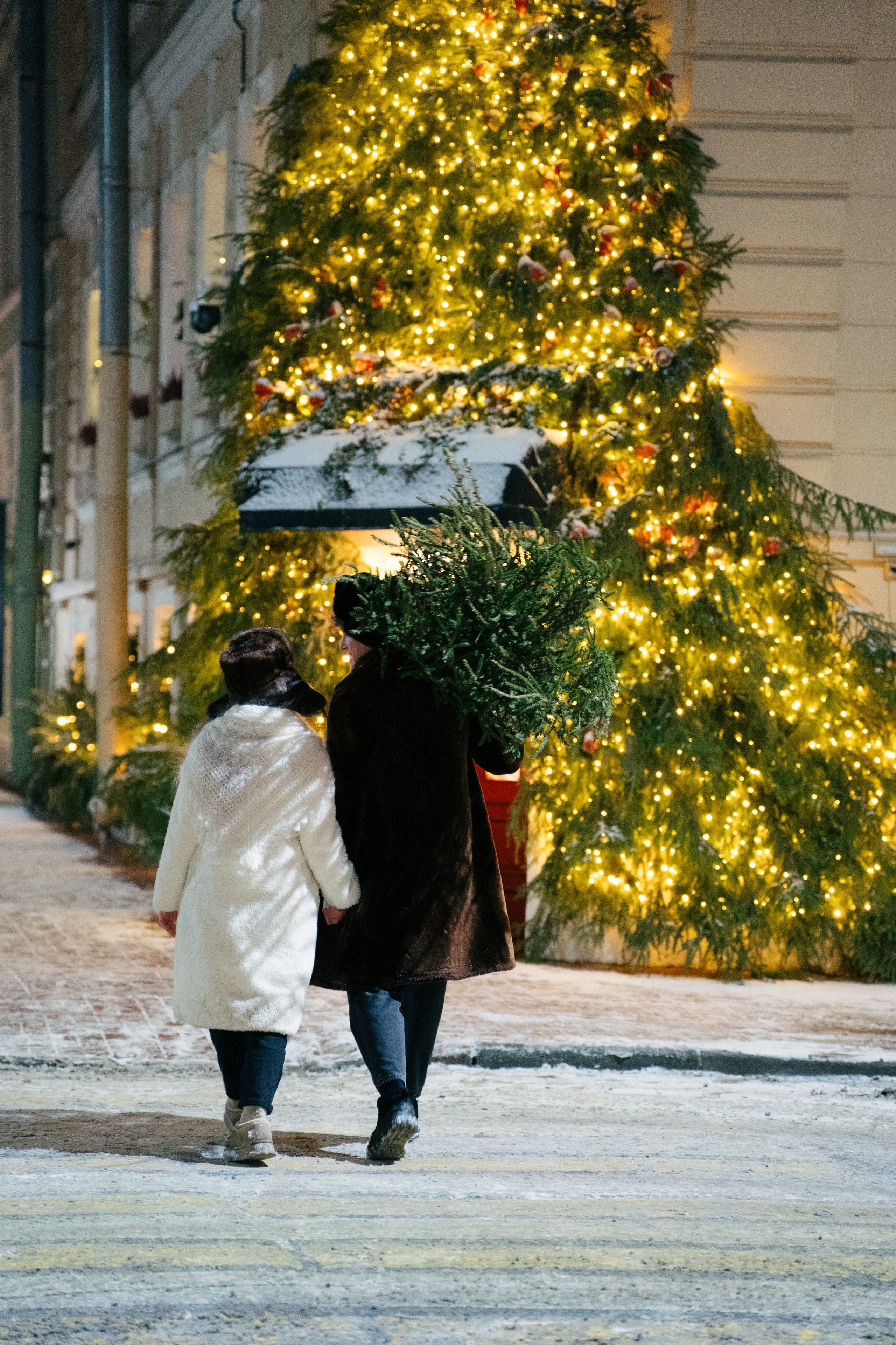 НОВОГОДНЯЯ ПРОГУЛКА ПАРЫ ПО ЧЕРНЫШЕВСКОЙ ПЕРЕД НОВЫМ ГОДОМ. Профессиональный фотограф, Санкт-Петербург — Виктория Богомолова