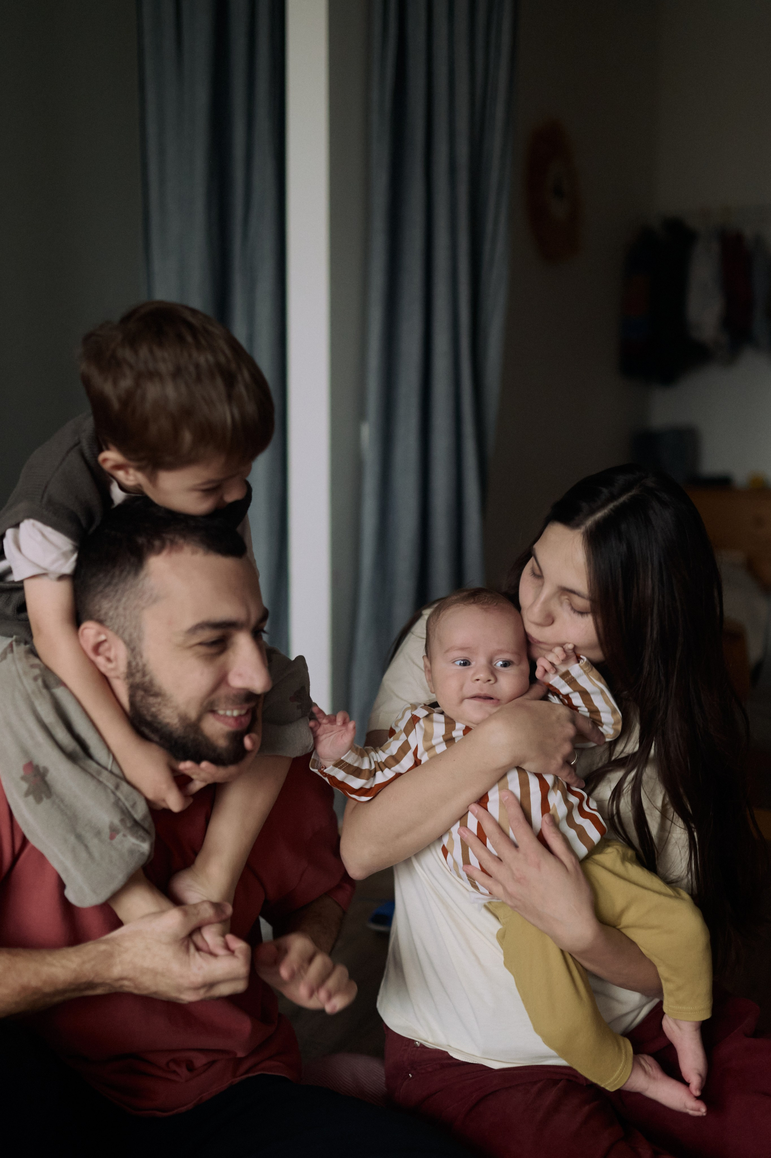 Эмир, Диана, Леон и Амин дома. Семейный и свадебный lifestyle-фотограф в Москве Мария Петрова