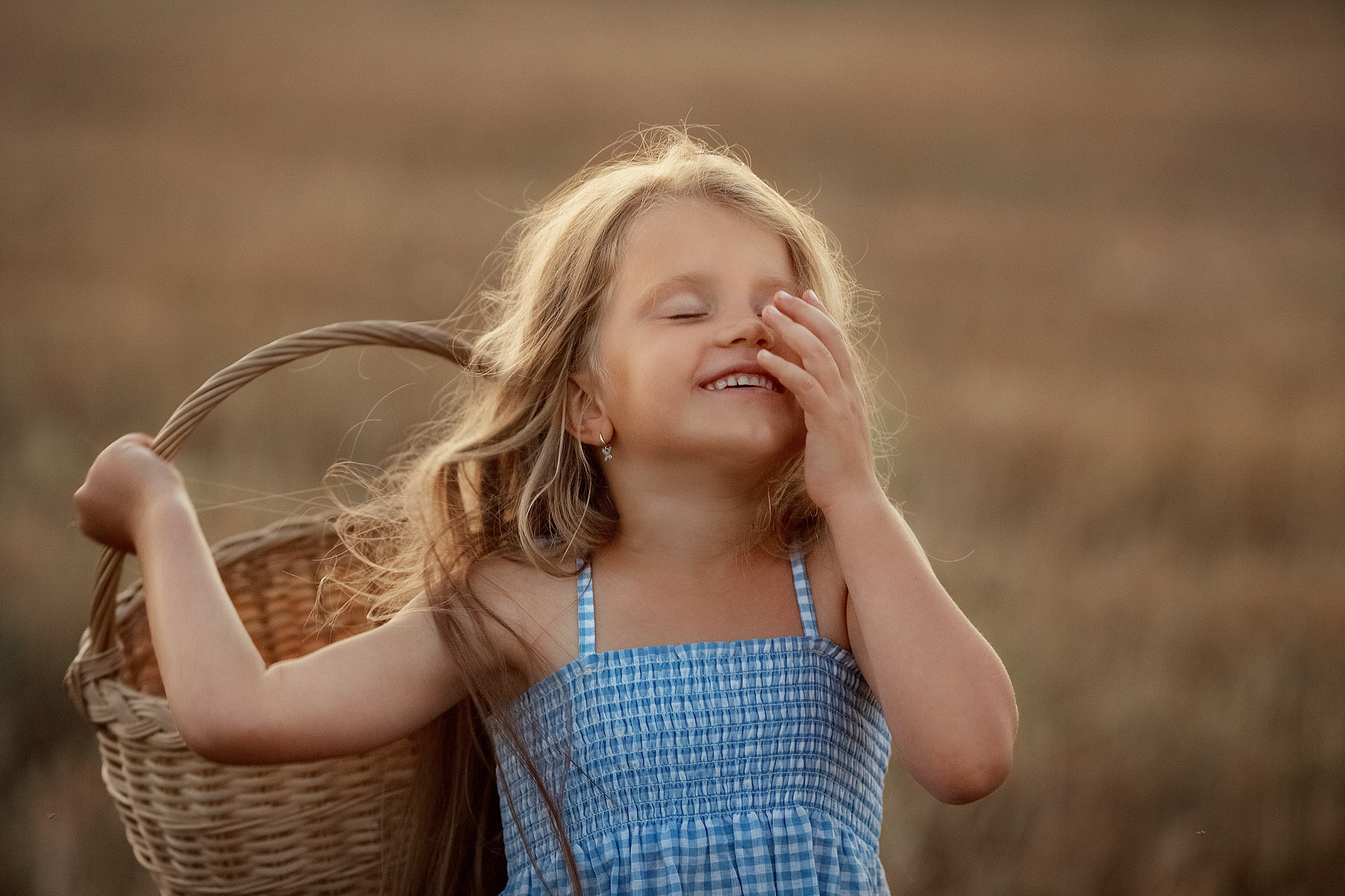 Нежная летняя история в поле. Семейный фотограф Татьяна Надеждина | Москва, Московская область, Ярославль