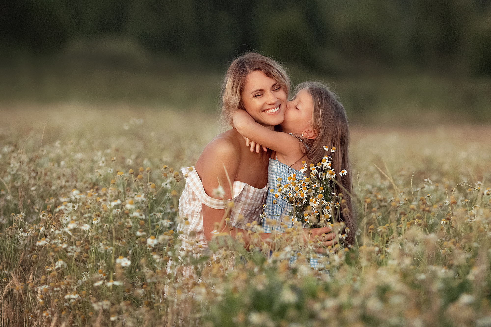 Нежная летняя история в поле. Семейный фотограф Татьяна Надеждина | Москва, Московская область, Ярославль