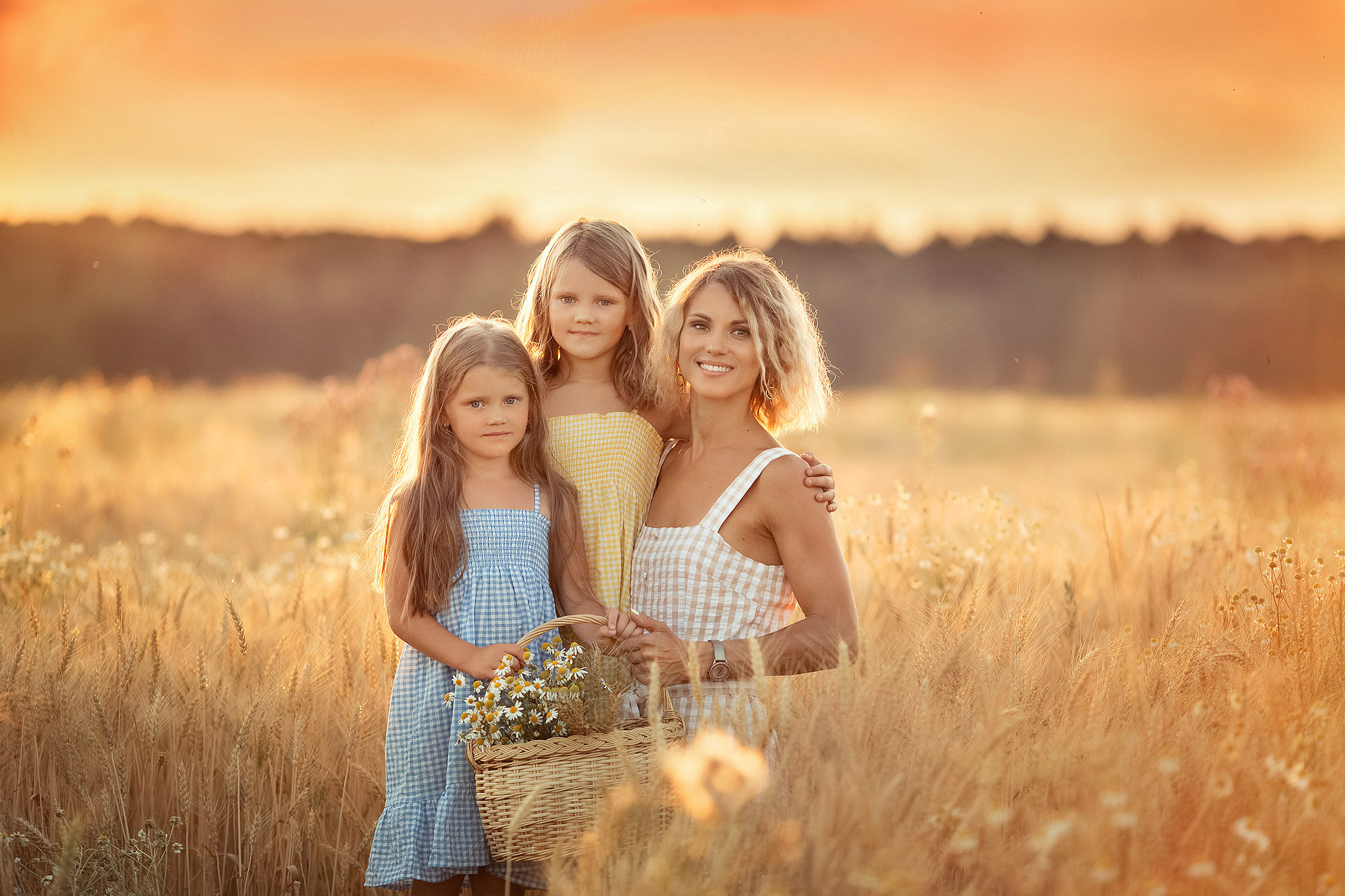 Нежная летняя история в поле. Семейный фотограф Татьяна Надеждина | Москва, Московская область, Ярославль