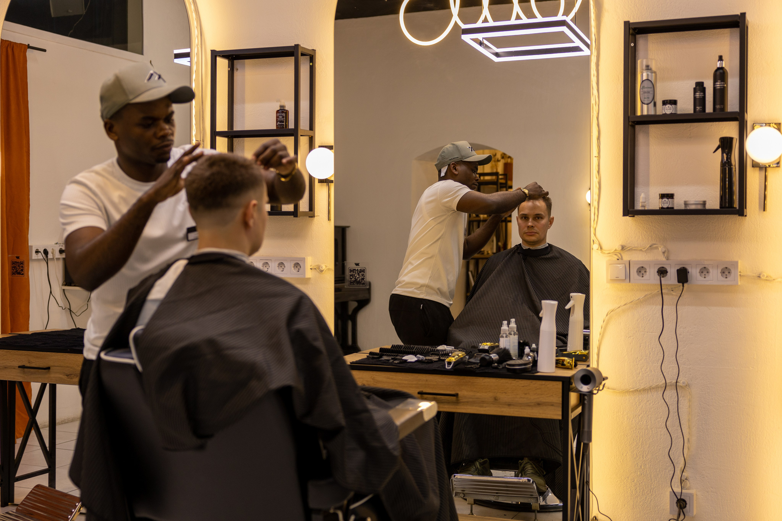 Барбершоп Jet Black 2. Репортажный фотограф Санкт-Петербург | Роман Карбышев