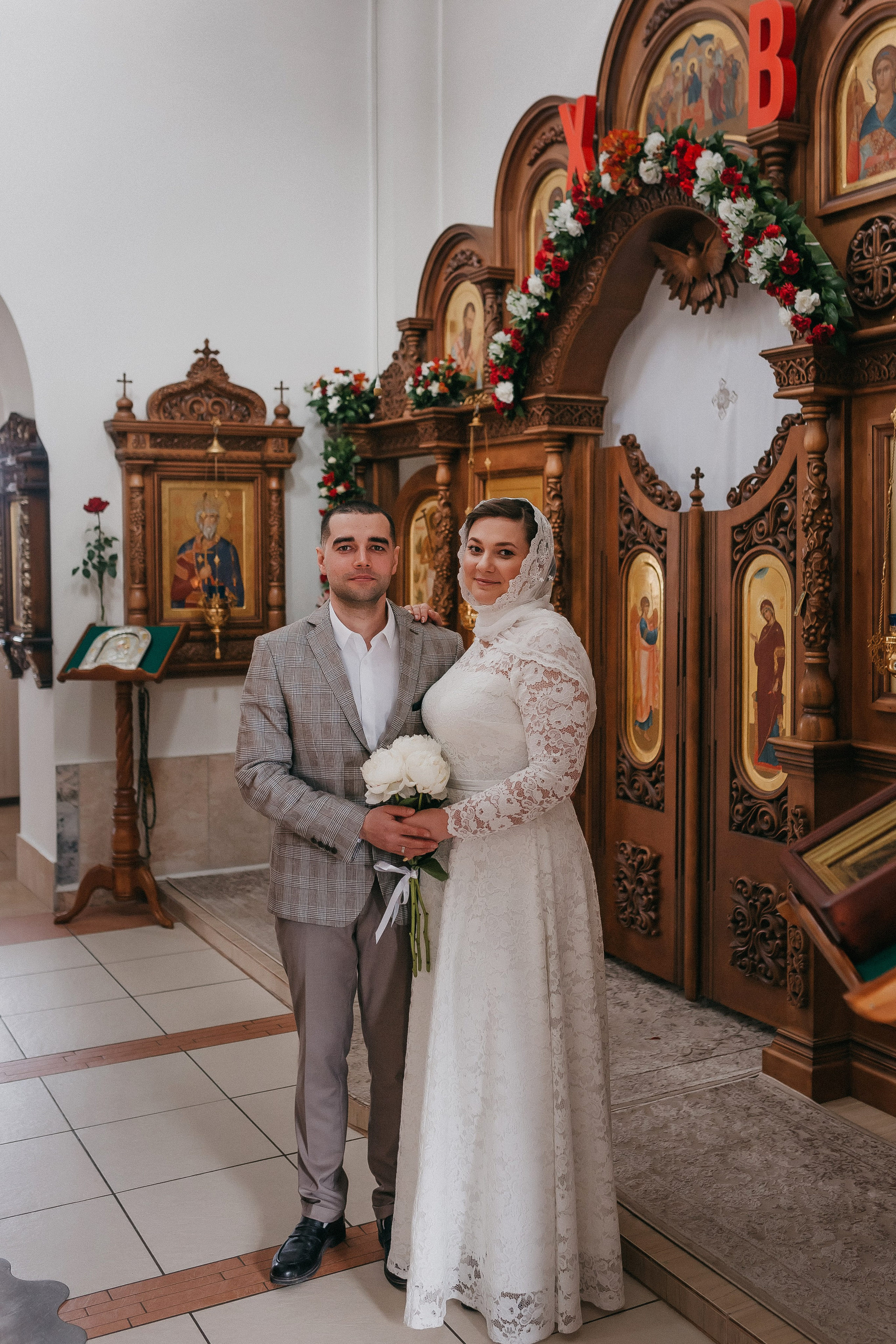 Венчание Анастасии и Вячеслава. Храм Лазаря Четверодневного. Семейный фотограф в Сургуте