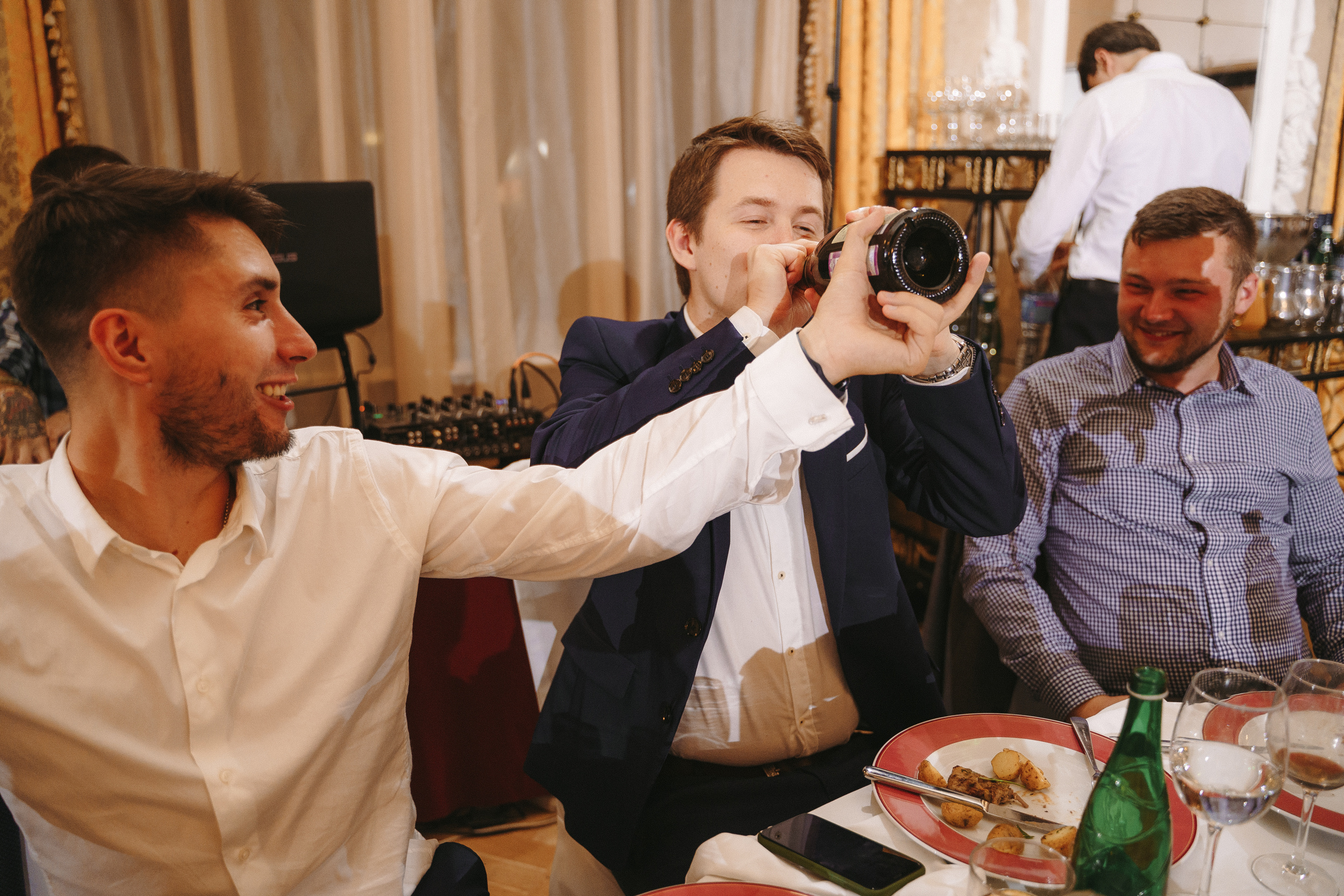 Свадебная фотосессия Hilton Moscow Leningradskaya 5* для Андрея и Дили