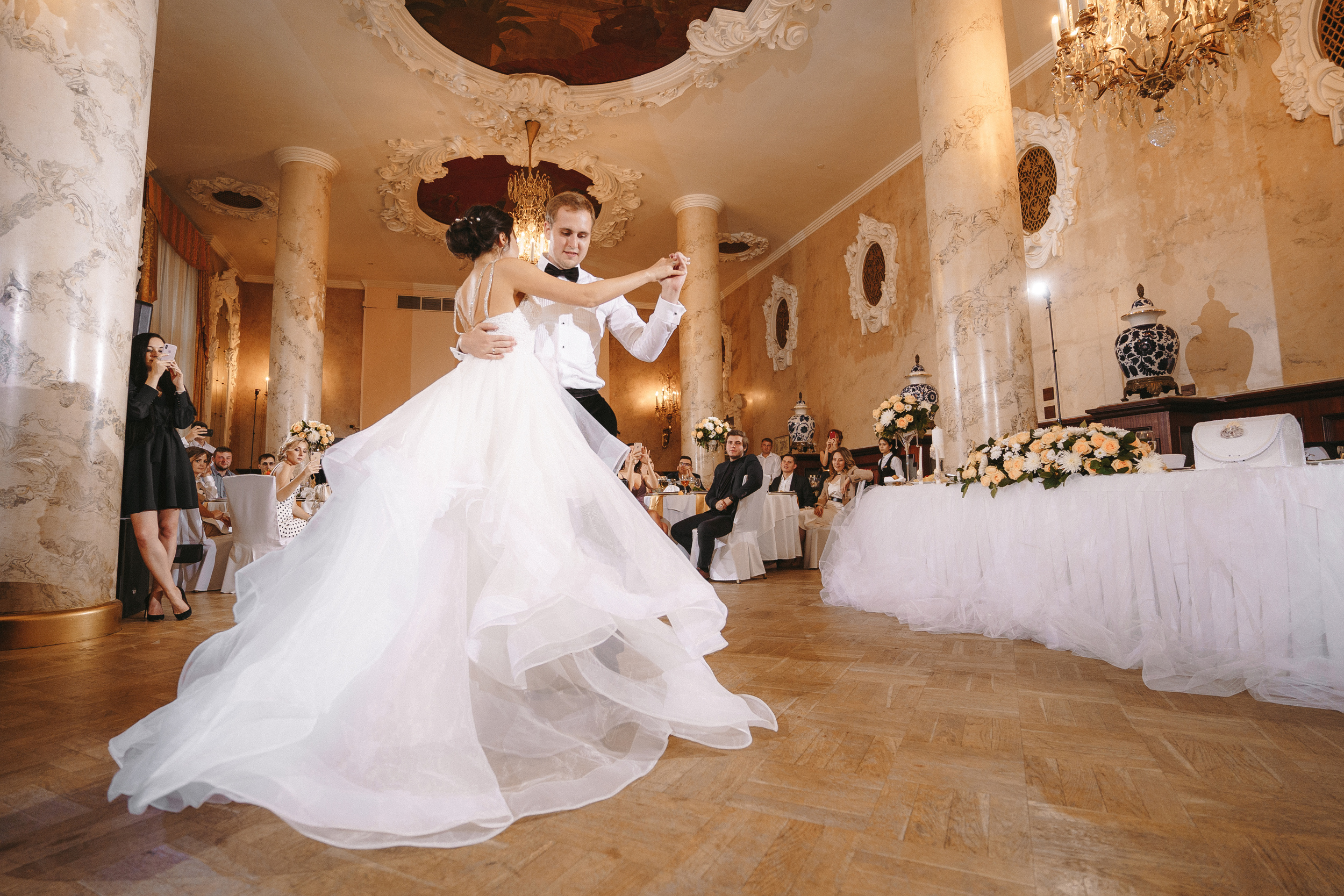 Свадебная фотосессия Hilton Moscow Leningradskaya 5* для Андрея и Дили