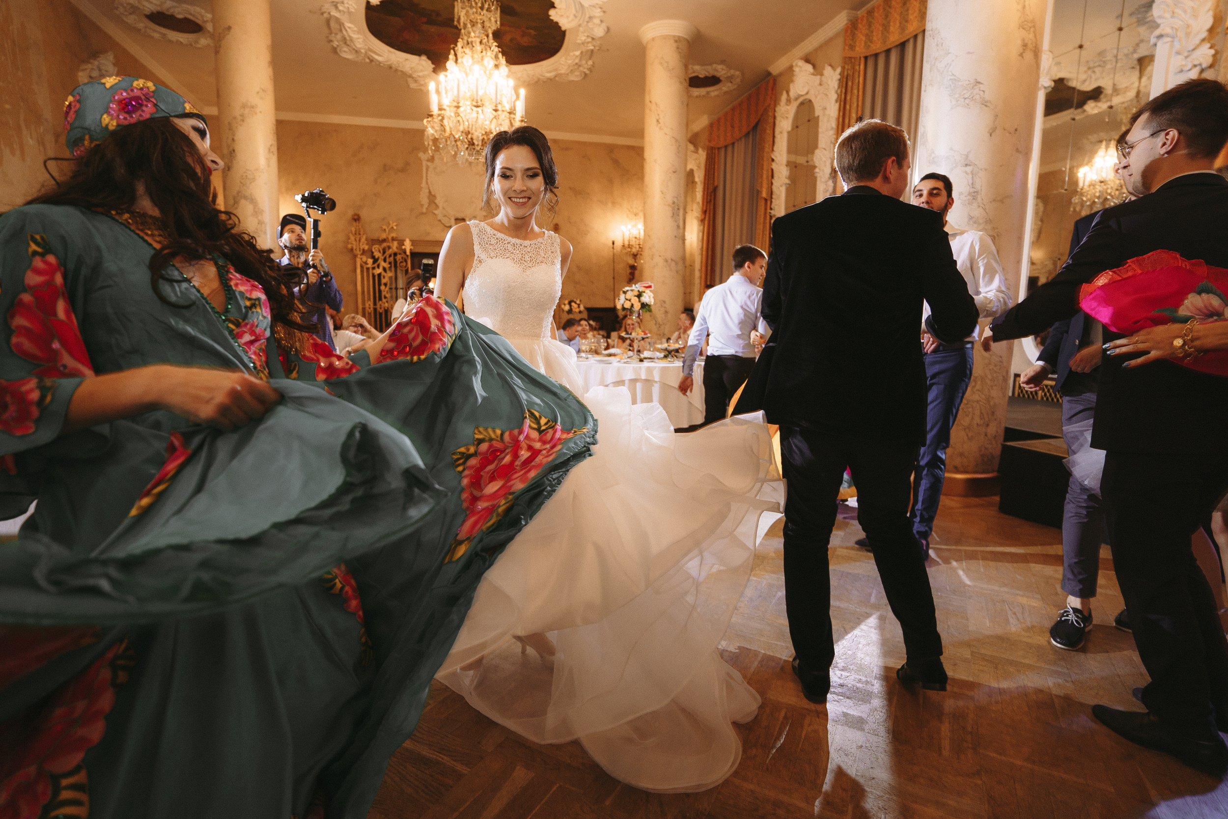 Свадебная фотосессия Hilton Moscow Leningradskaya 5* для Андрея и Дили