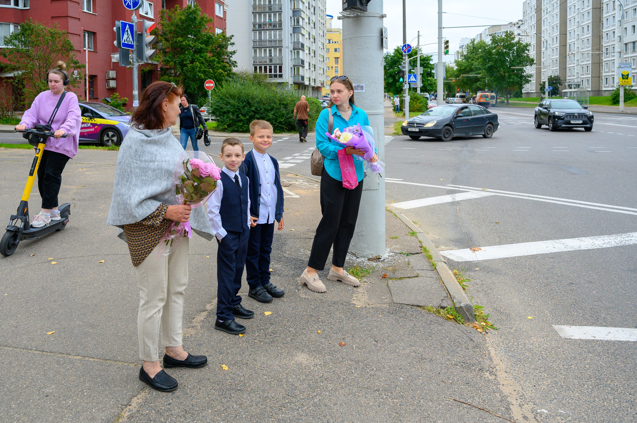Вот звучит первый звонок, перед этим долгое приготовление к новому этапу в жизни, Яромир идет в школу. Фотоуслуги, услуги фотографа, фотографирование важных событий
