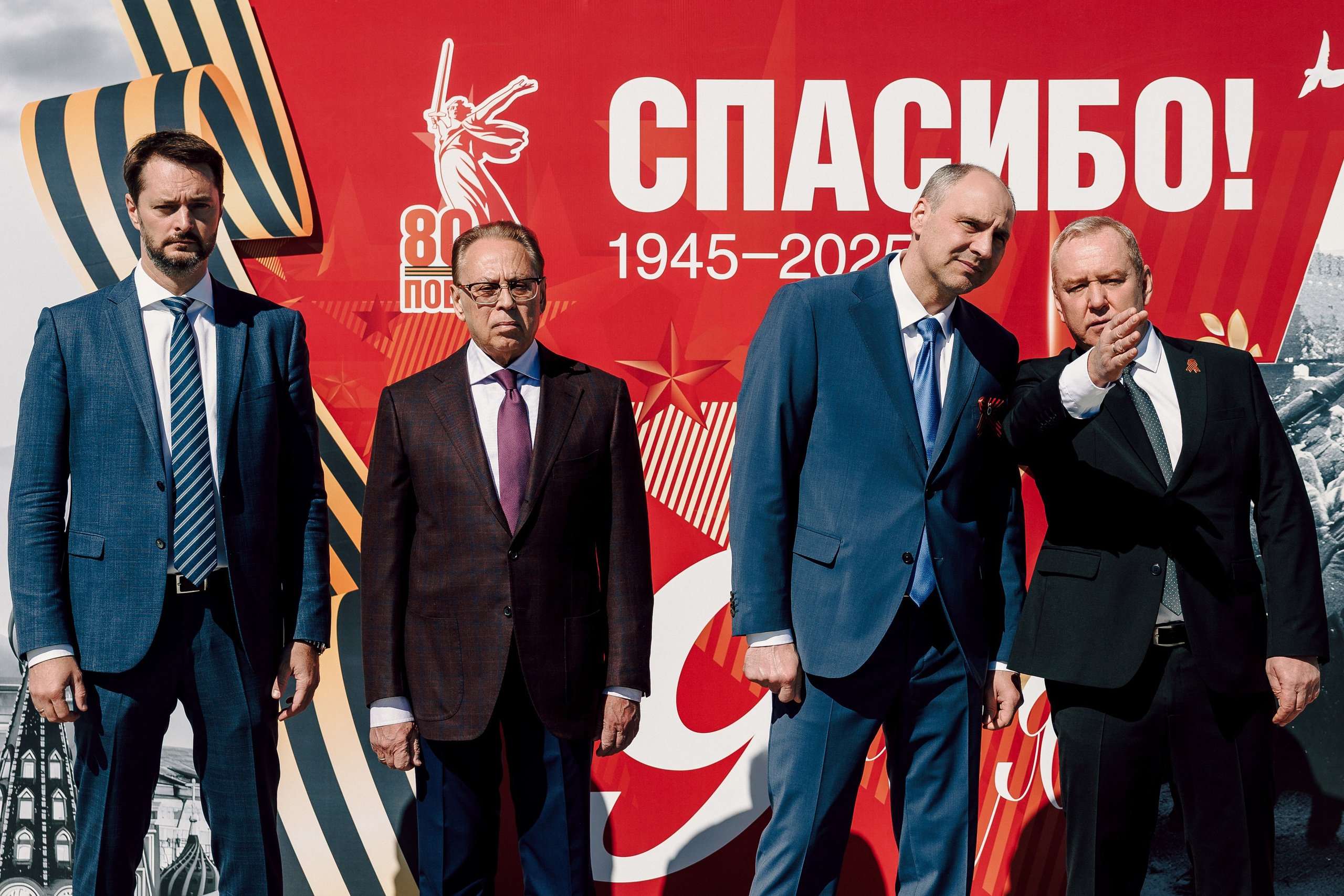 Торжественный митинг, посвящённый открытию Мемориала Славы воинам-новотрубникам. Лёшка Варзегов — фотограф