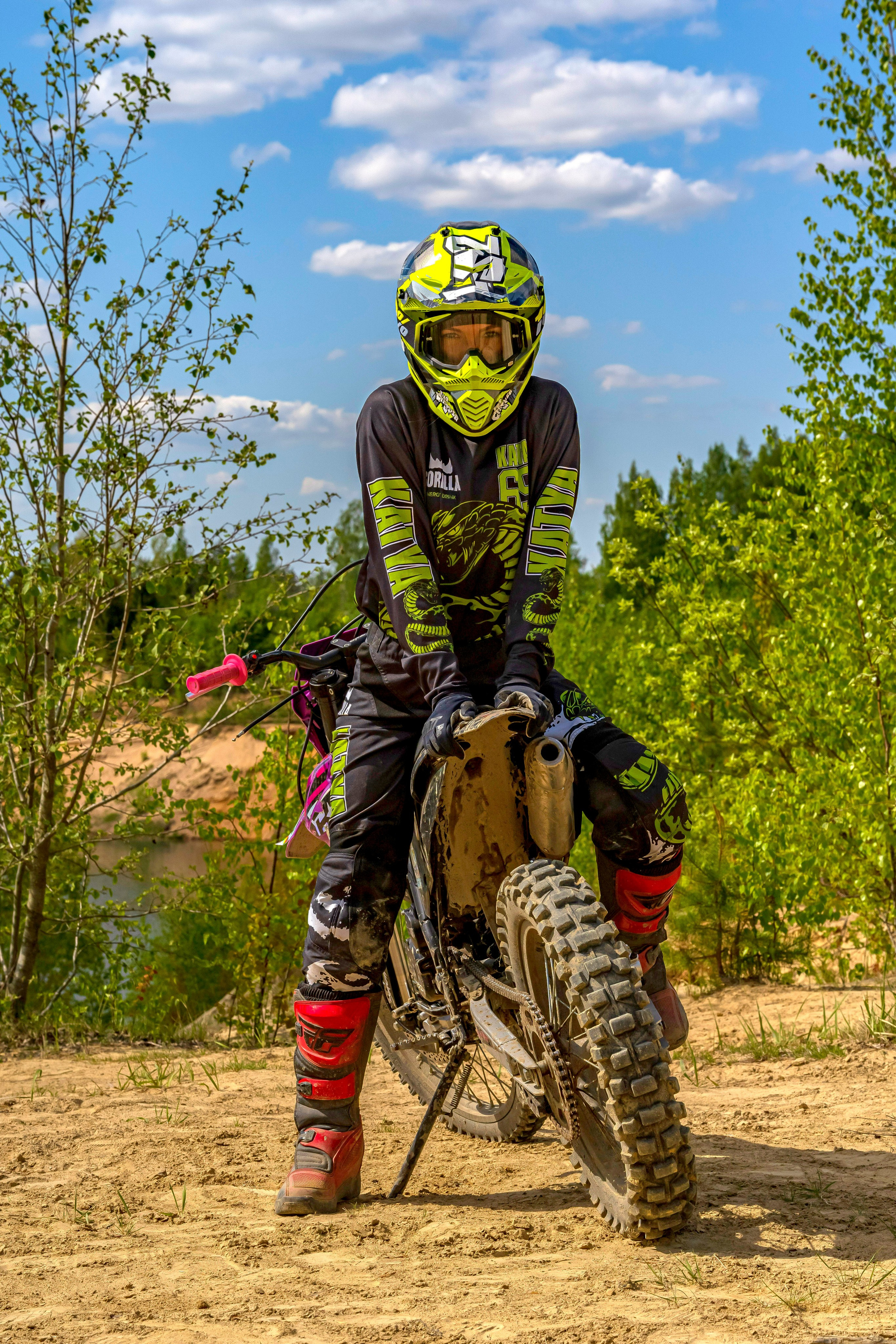 Катя Ли. Графический дизайнер Илья Левченко