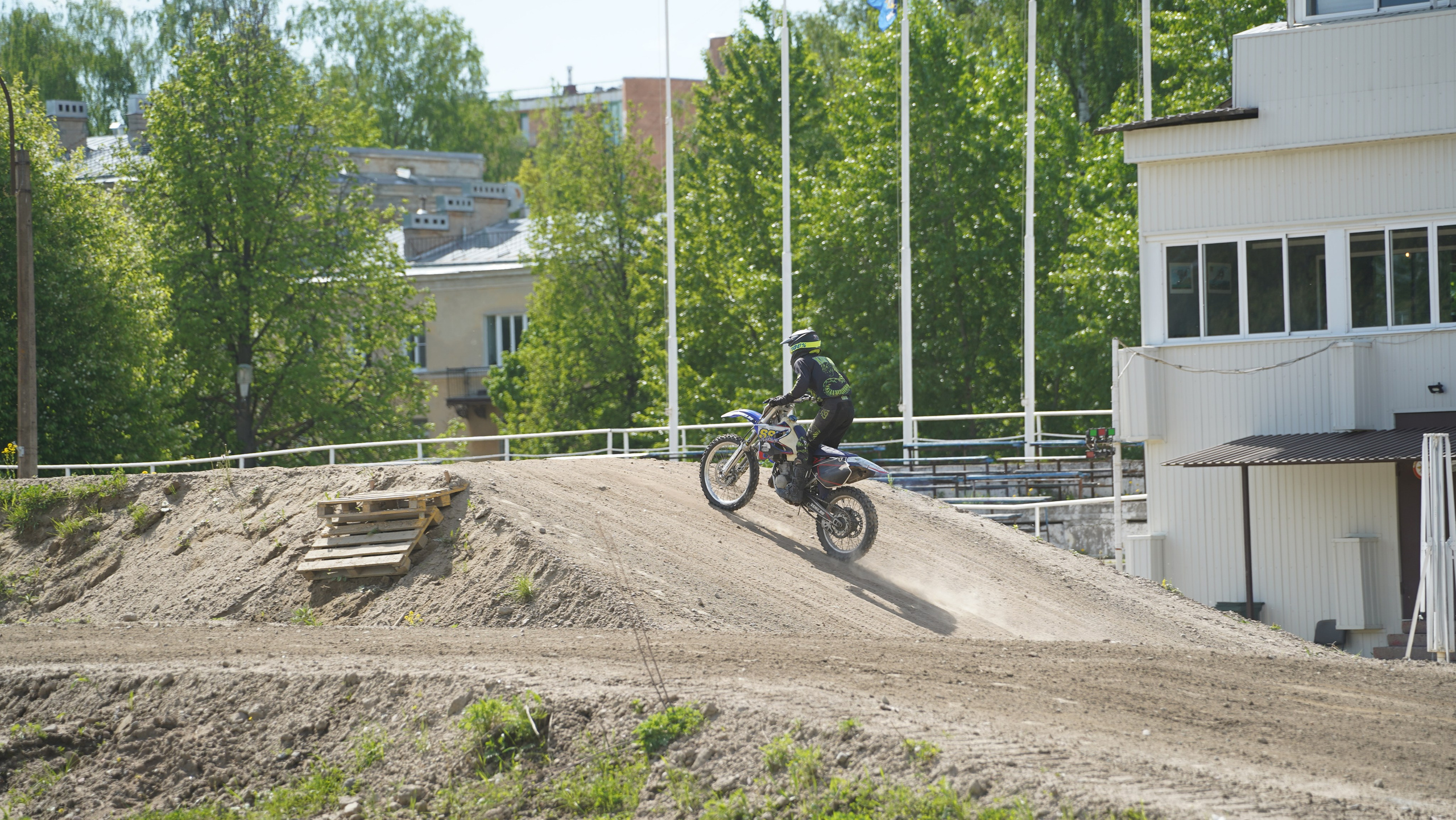 Катя Ли. Графический дизайнер Илья Левченко