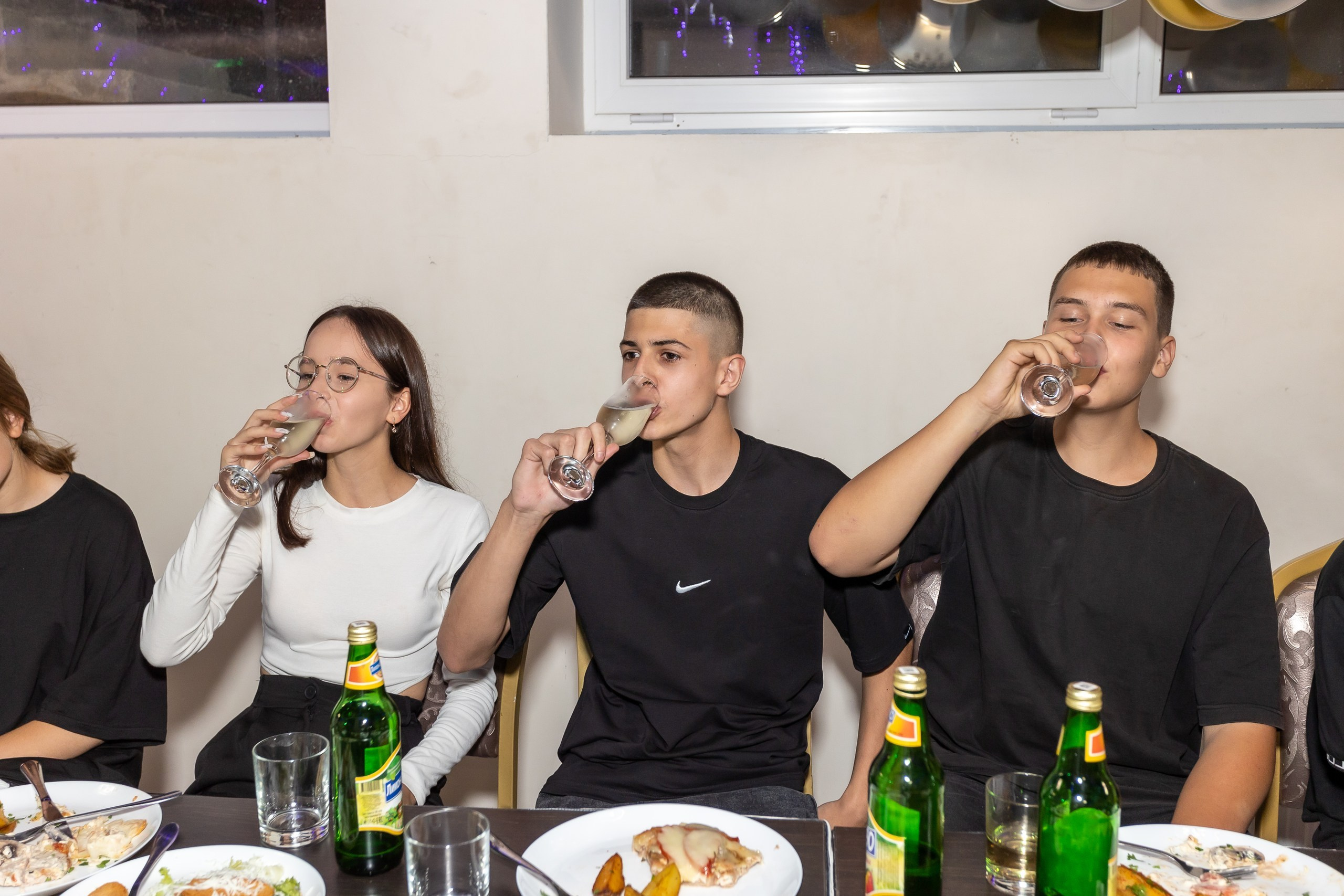 Вручение аттестата и выпускной вечер. Выпускные альбомы Майкоп, Краснодар Елена Золотарева