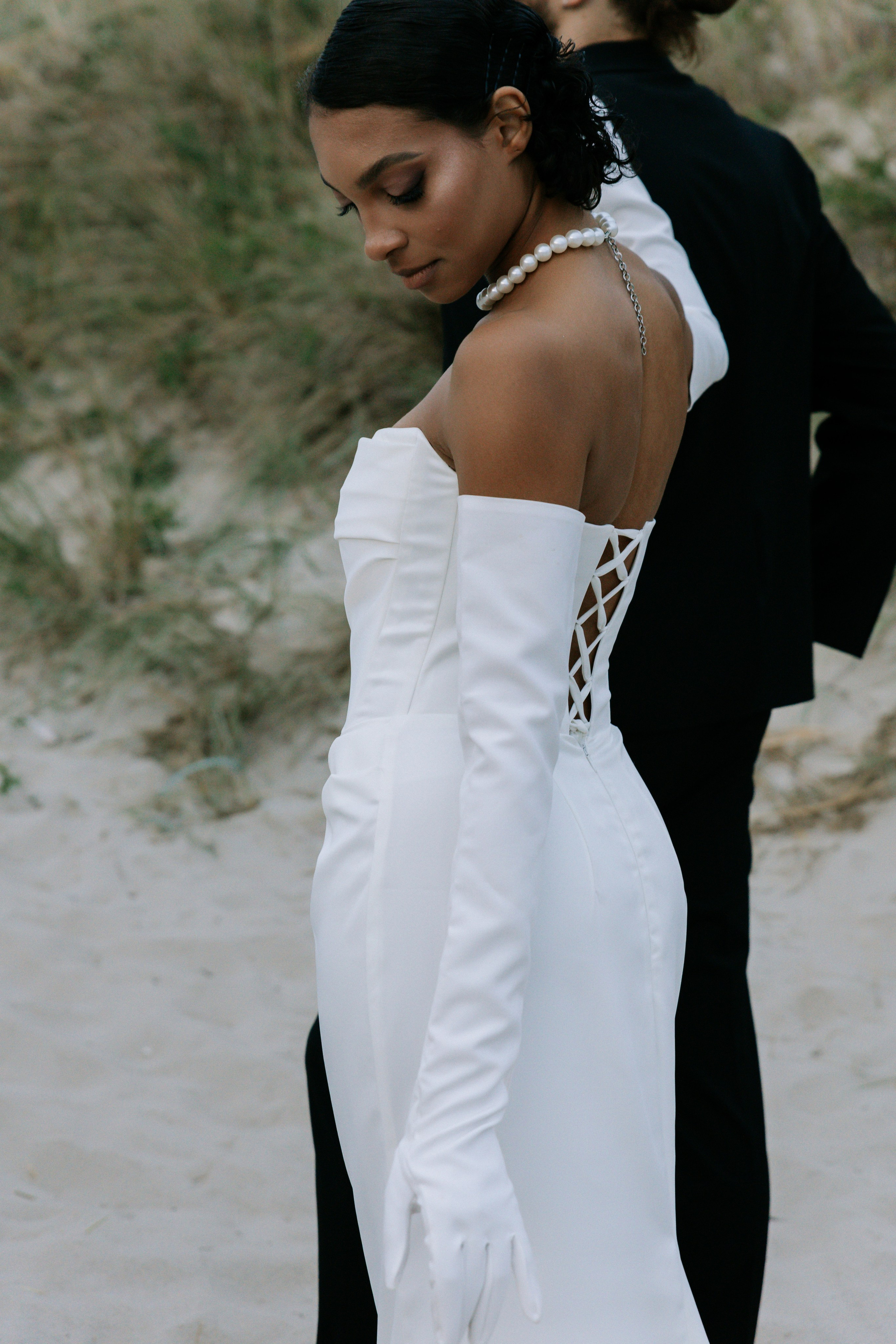 Выездная регистрация на море с белыми розами. Свадебный фотограф Калининград