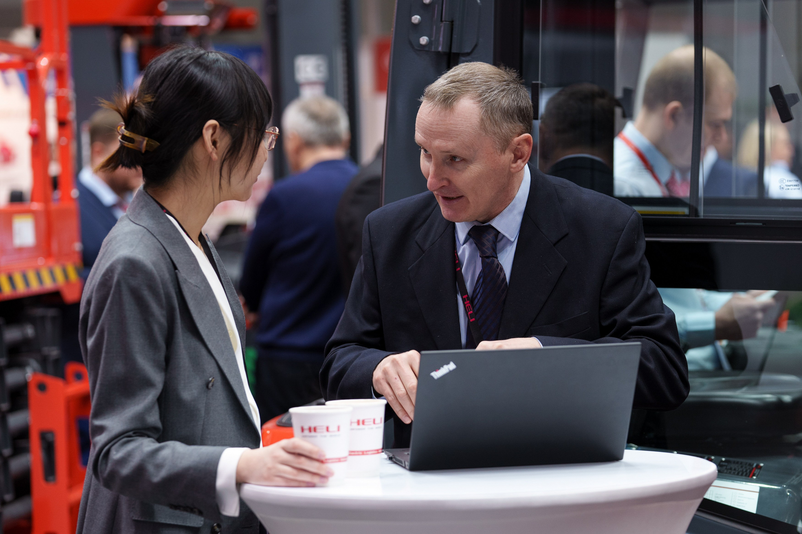 HELI. Стенд в Крокус Экспо. Фотограф Саша Блюз