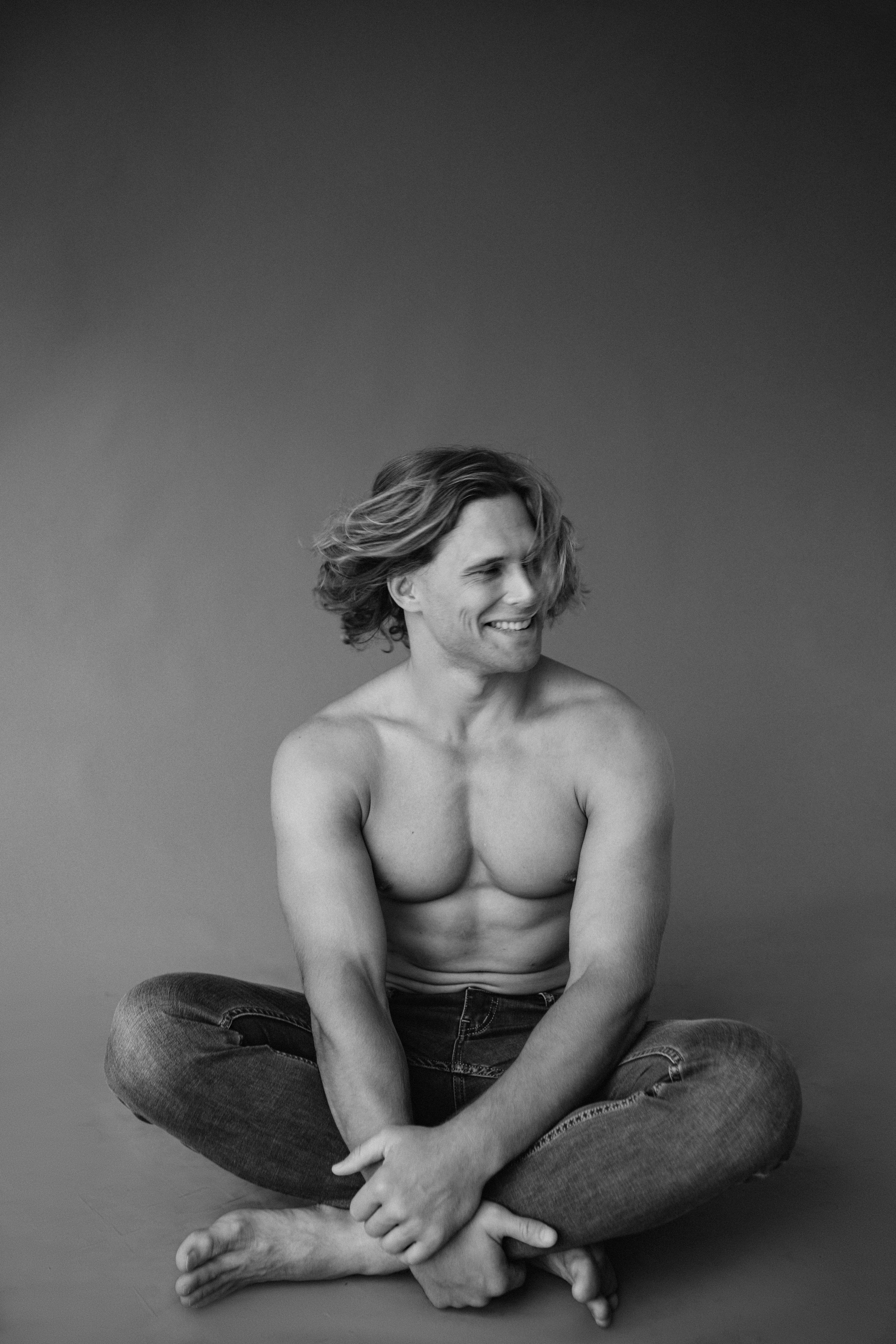 Мужской портрет в студии. Главная