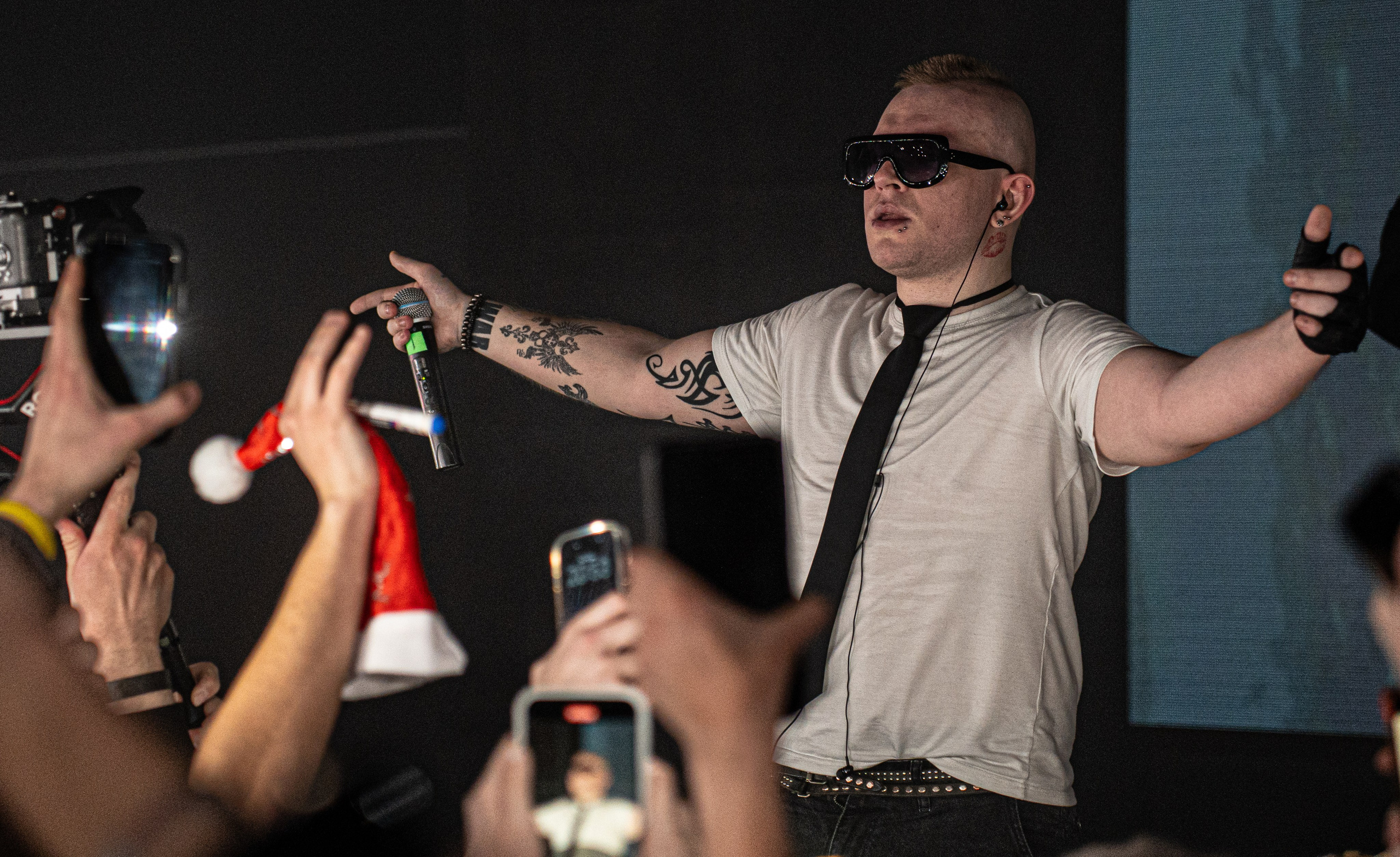 Huzzy b 29.12.2025. Коммерческий и художественный фотограф и видеограф в Москве Арсений Тургенев