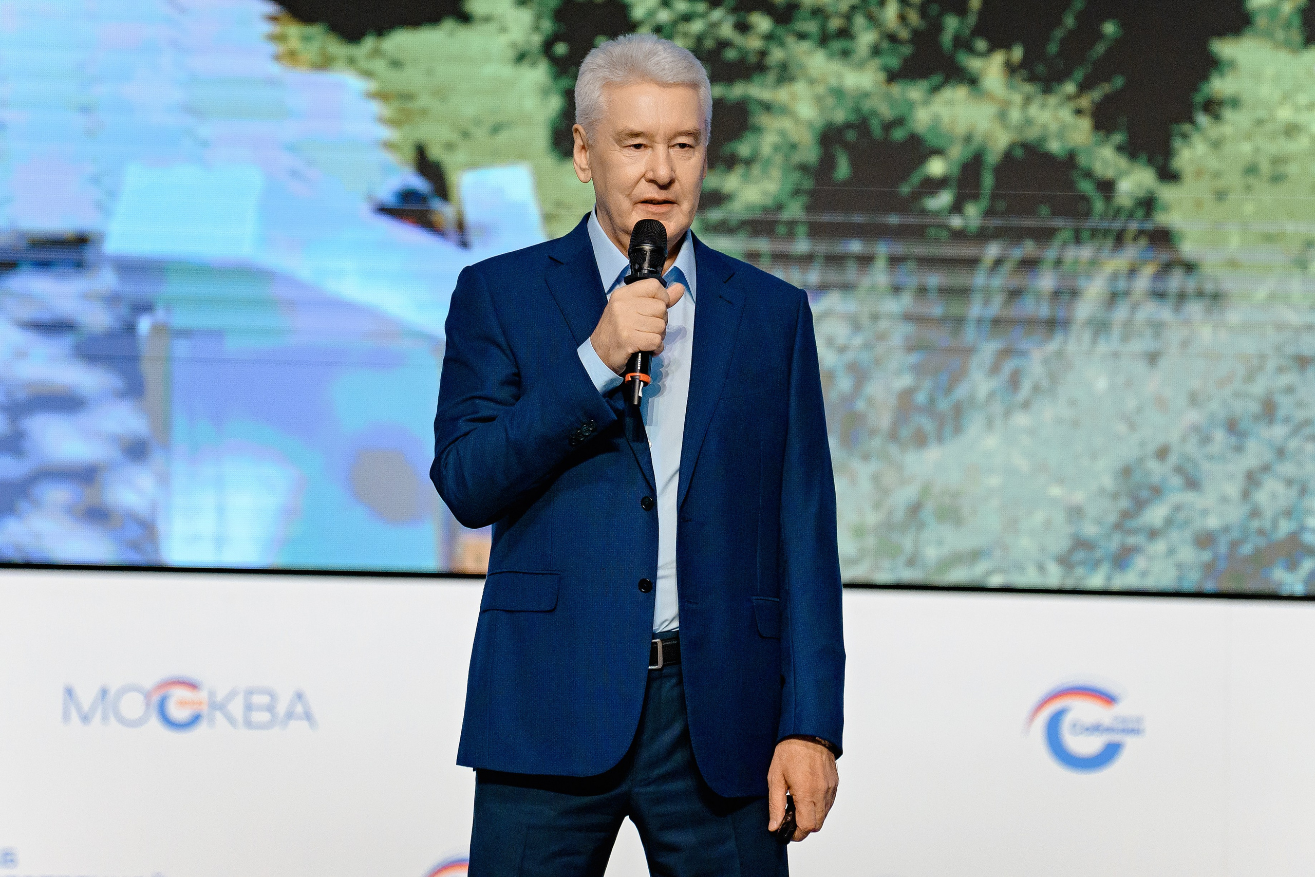 Политические события: "Фотография политического события, на которой изображены выступающие политики." Собянин. Мэр Москвы. Выборы. Москва. Единая Россия