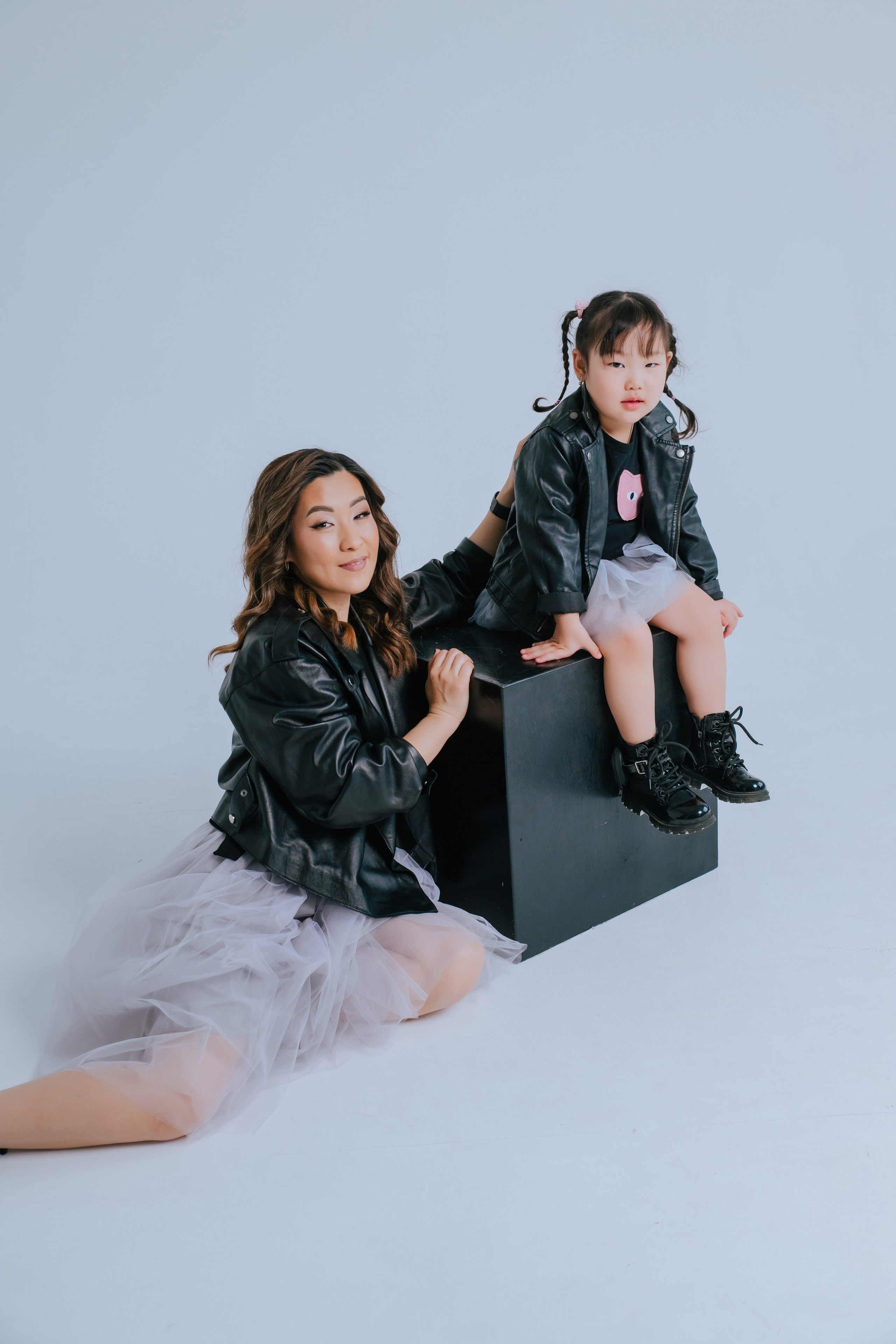 Ира и Аня. Фотограф Ярмишко Дарья. Выпускные фотокниги