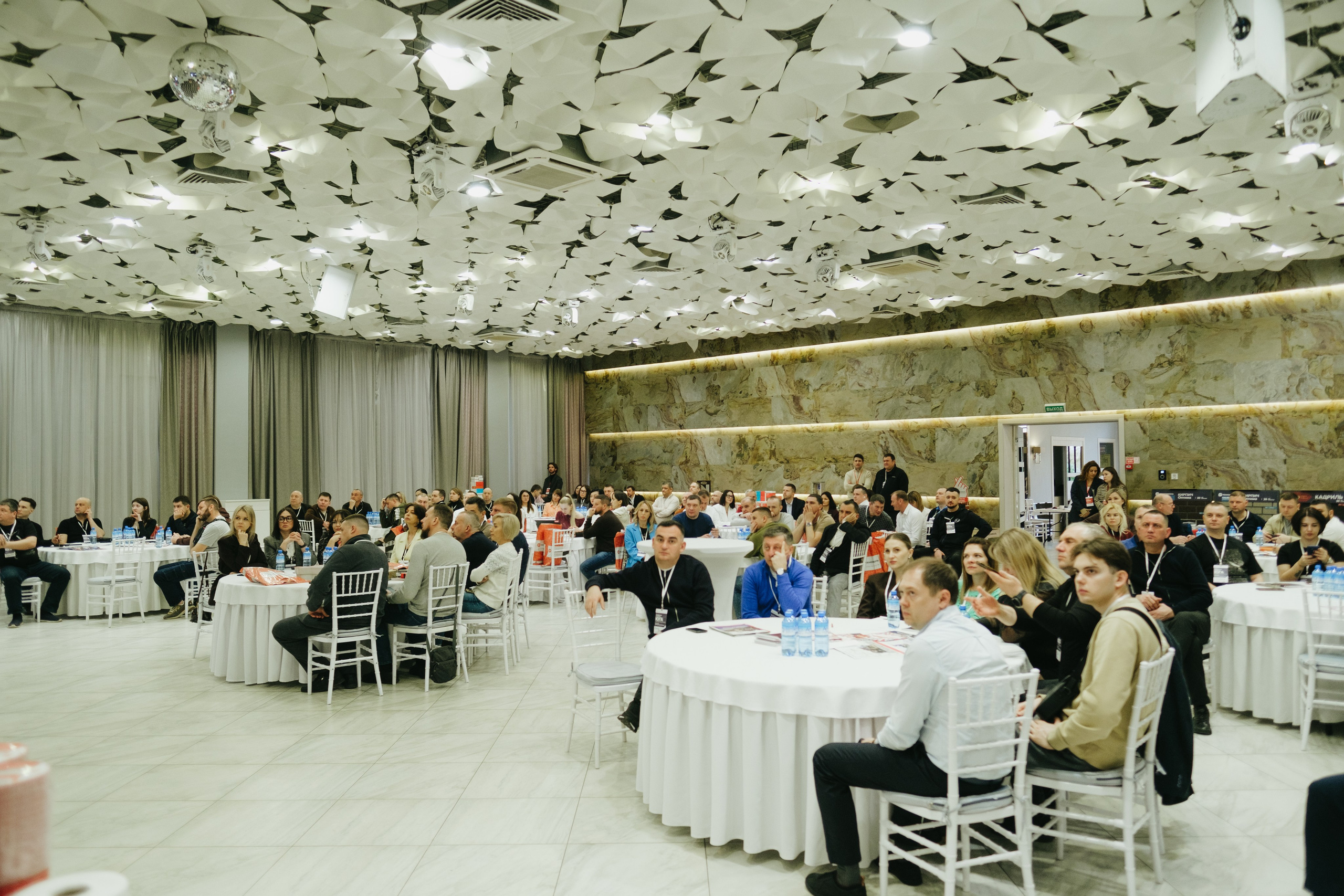 ТЕХНОНИКОЛЬ | КОНФЕРЕНЦИЯ ПАРТНЕРОВ ЮГА. Свадебный фотограф Денис Ожигин в Краснодаре и крае. Эмоциональная и стильная съемка вашего дня