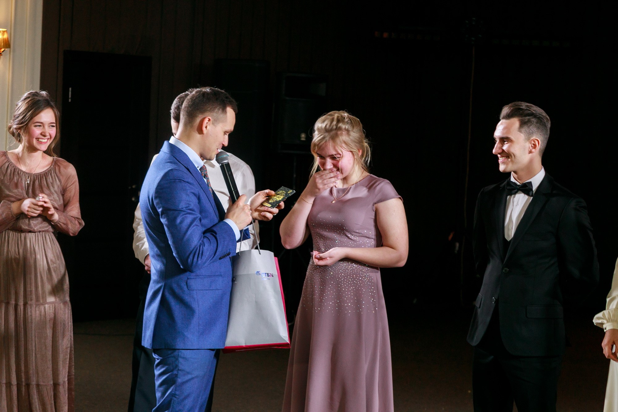 Свадьба с огоньком. Фотограф крещение венчание в Петербурге! Помогает подобрать храм и посоветовал душевного батюшку в СПб