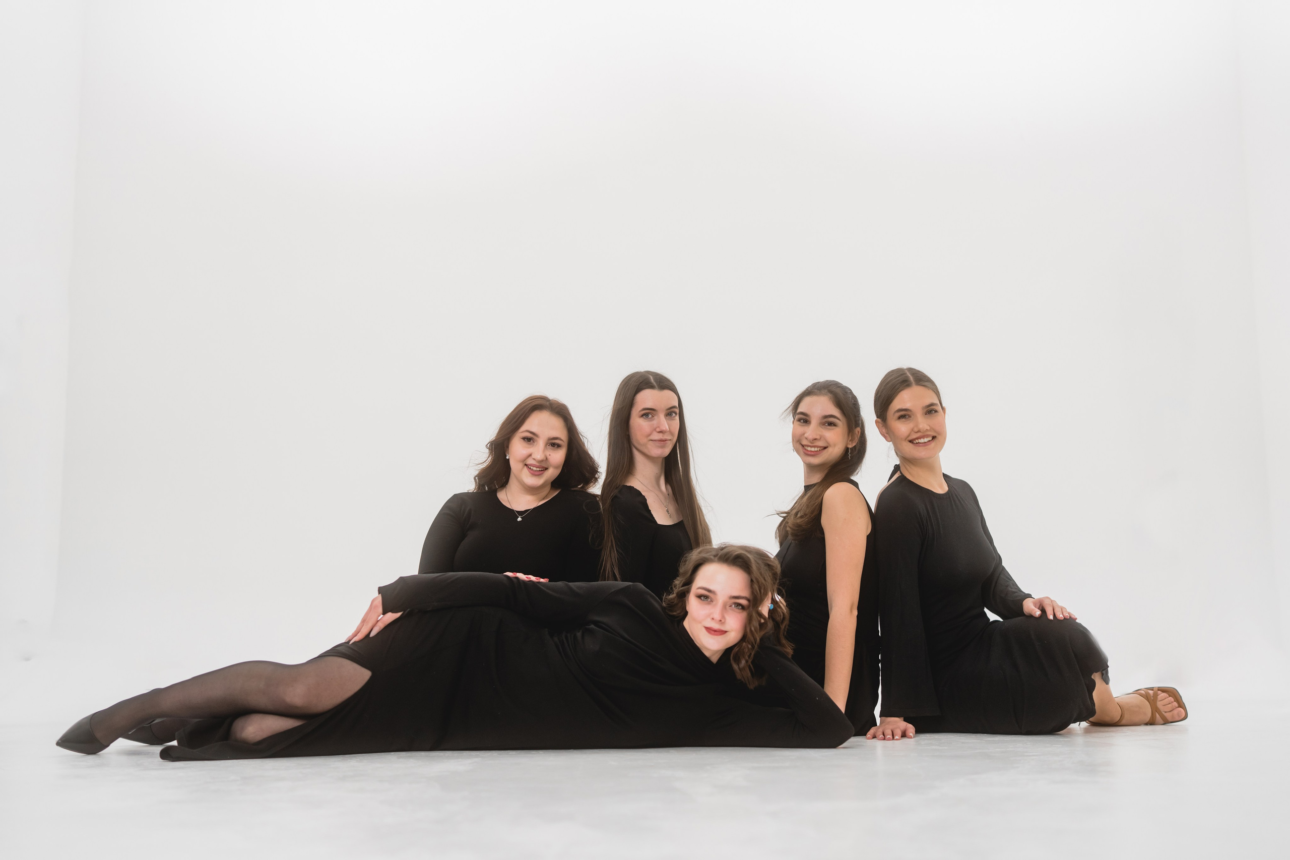 Студийная групповая фотосессия. Свадебный и индивидуальный фотограф Аля Мамакова