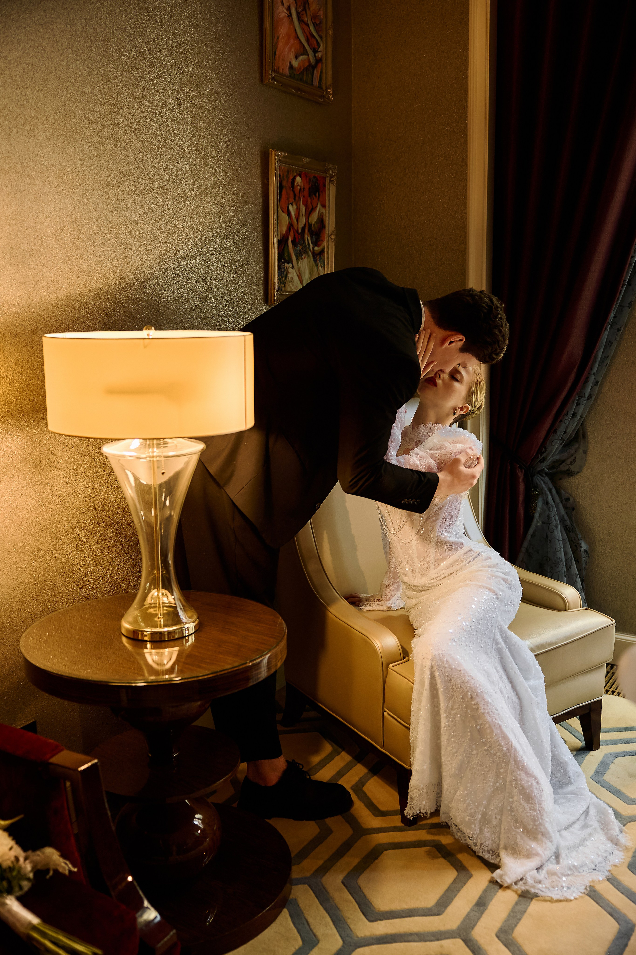 Вадим и Алина. Сборы в отеле St Regis. Свадебный фотограф в Москве и Подмосковье